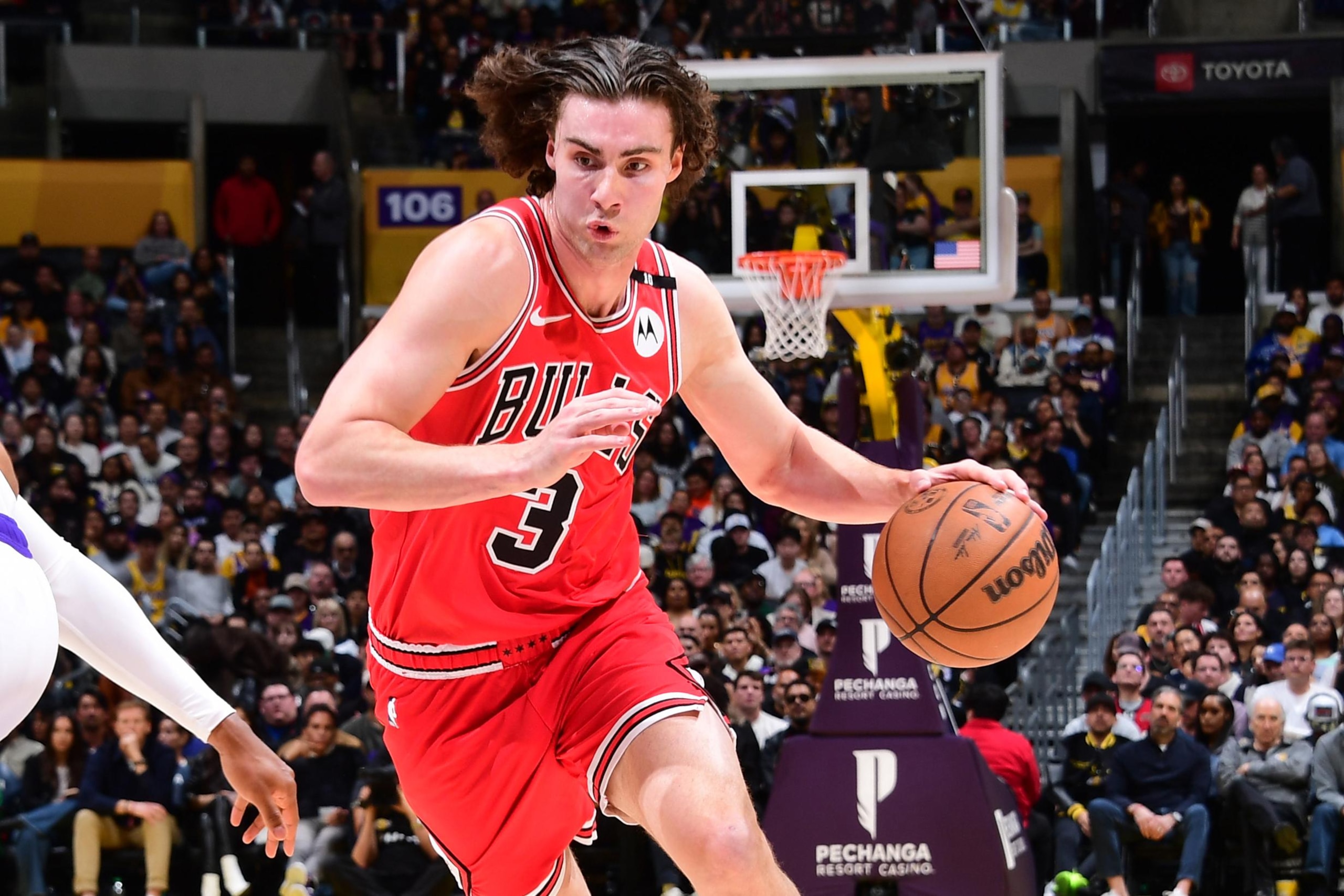 Chicago Bulls v Los Angeles Lakers