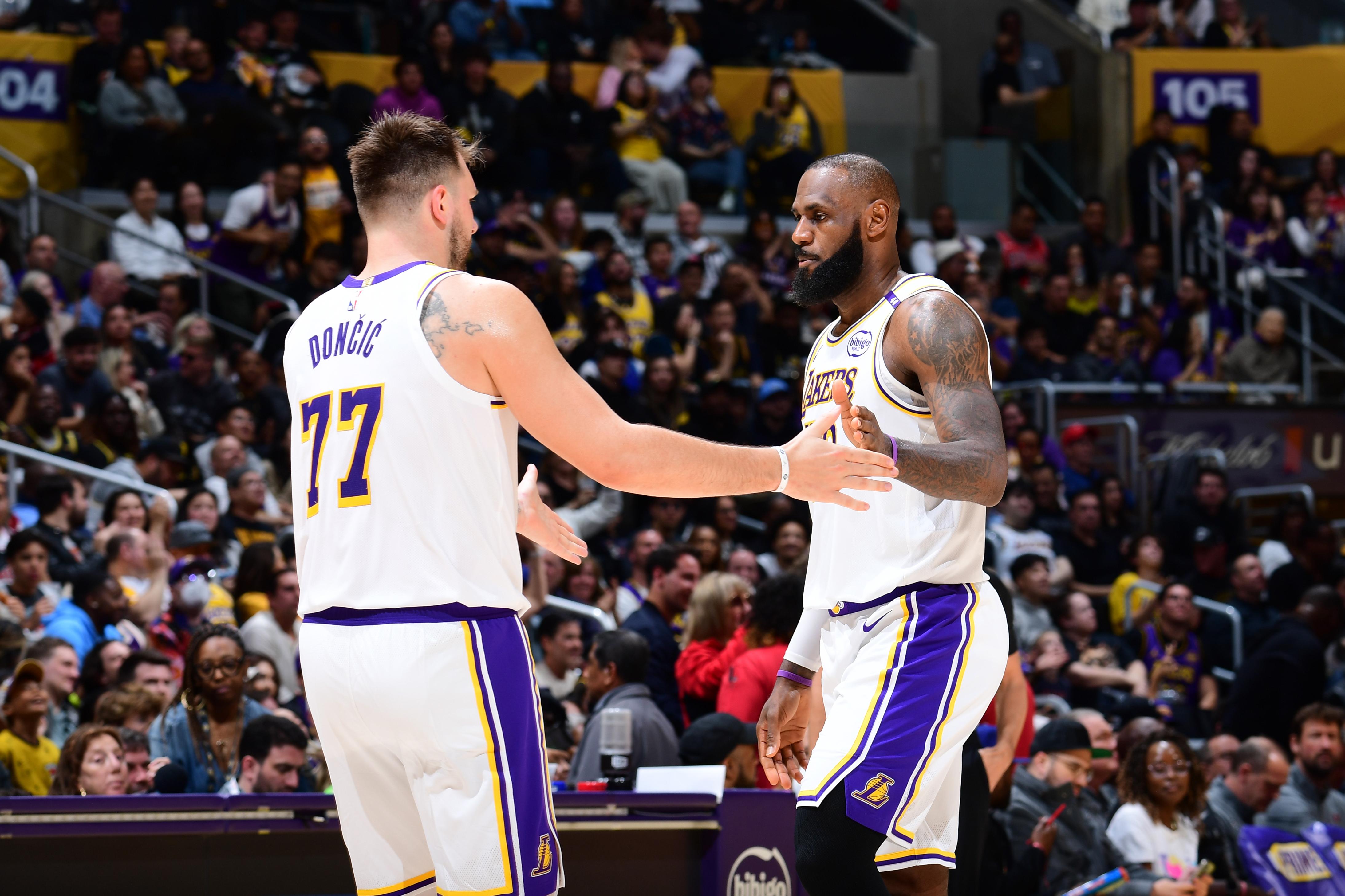 Chicago Bulls v Los Angeles Lakers