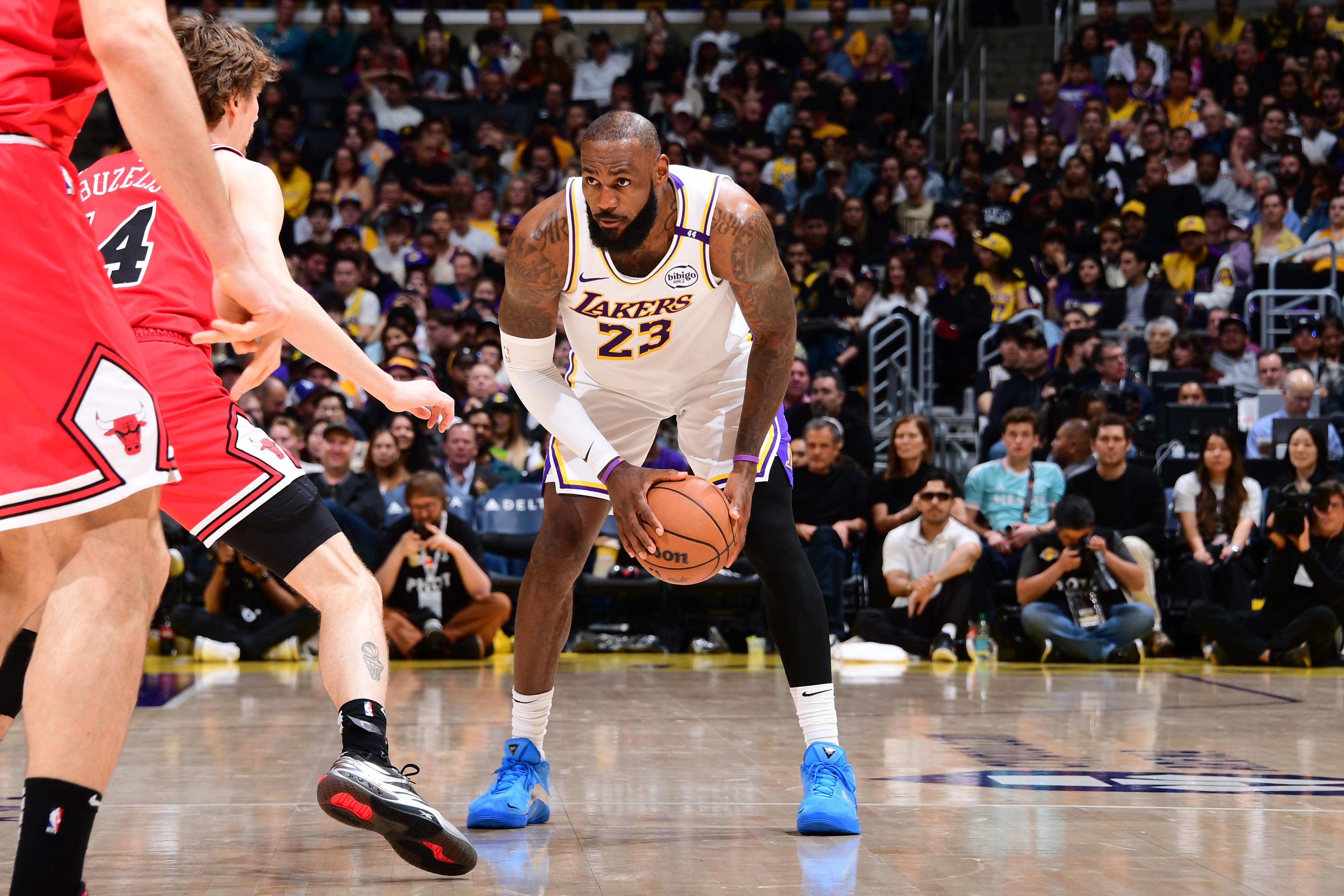 Chicago Bulls v Los Angeles Lakers