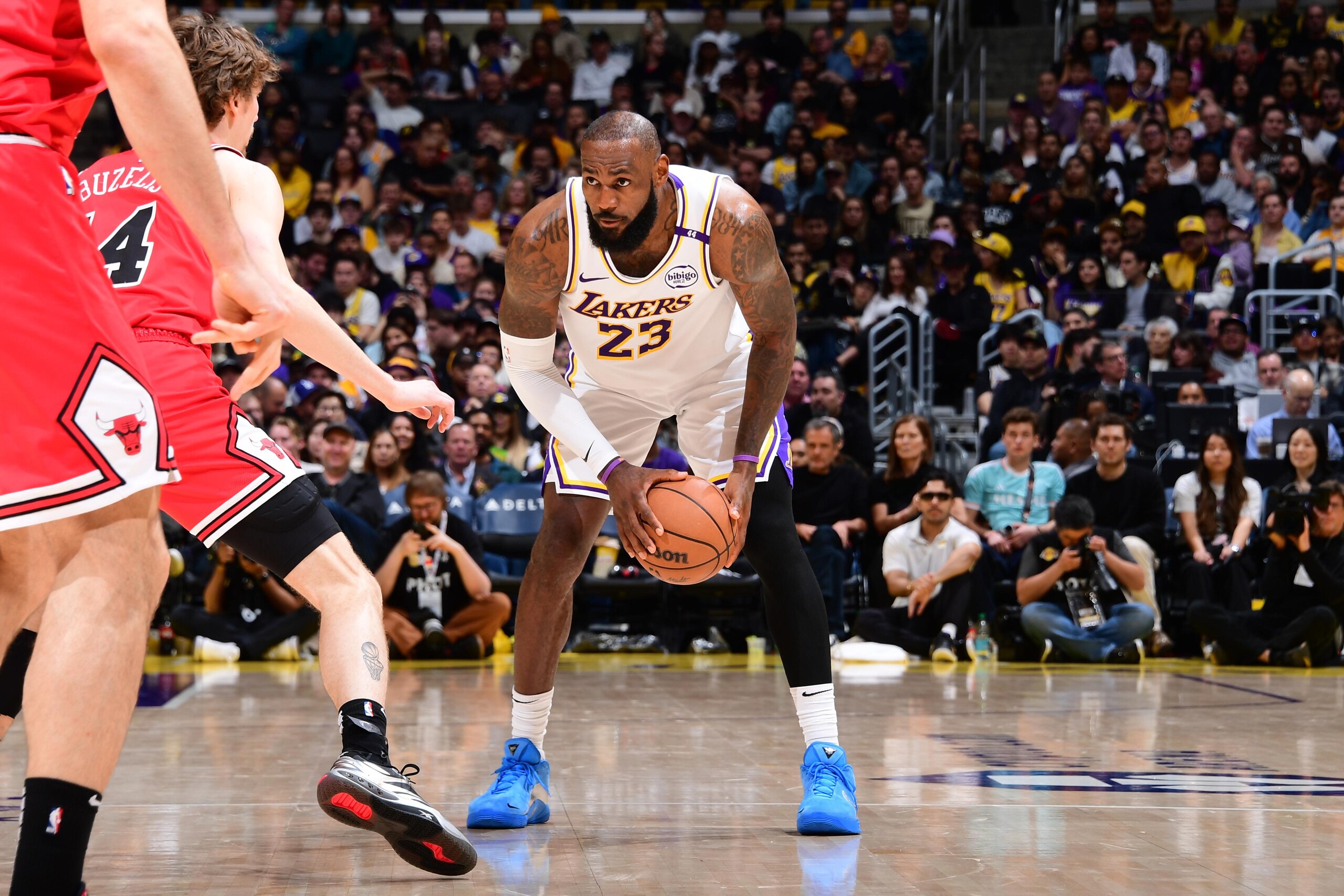 Chicago Bulls v Los Angeles Lakers