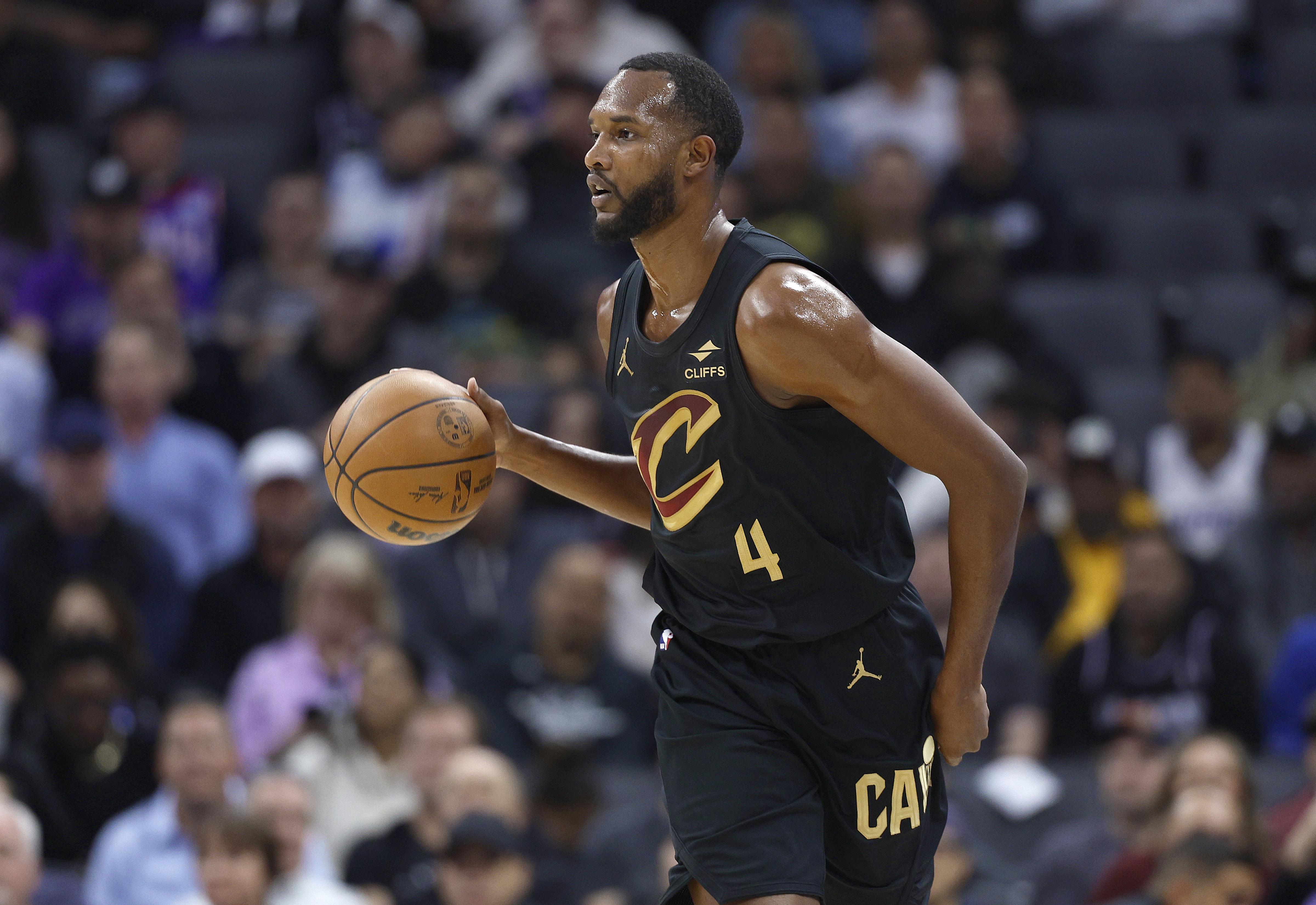 Cleveland Cavaliers v Sacramento Kings