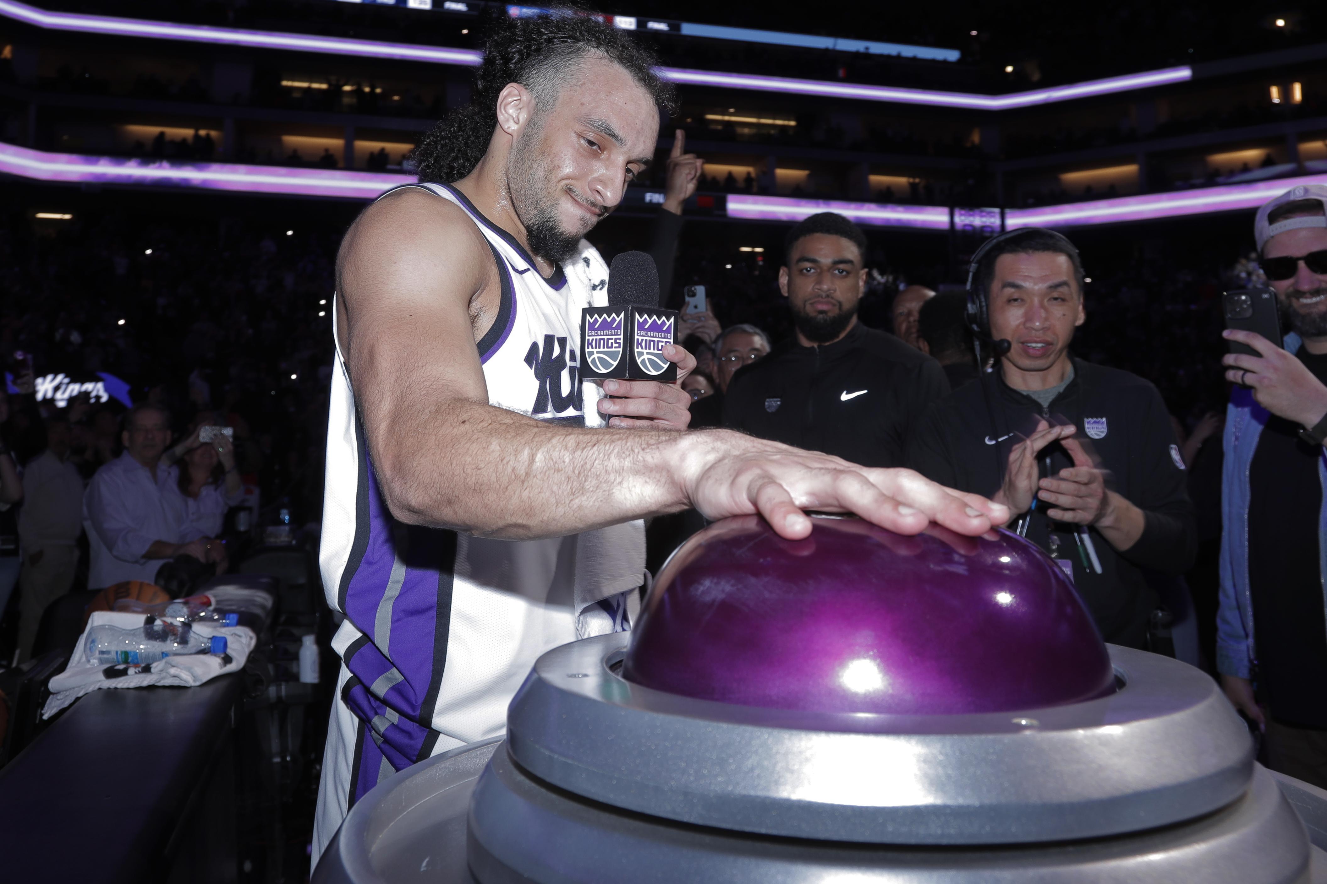 Cleveland Cavaliers v Sacramento Kings