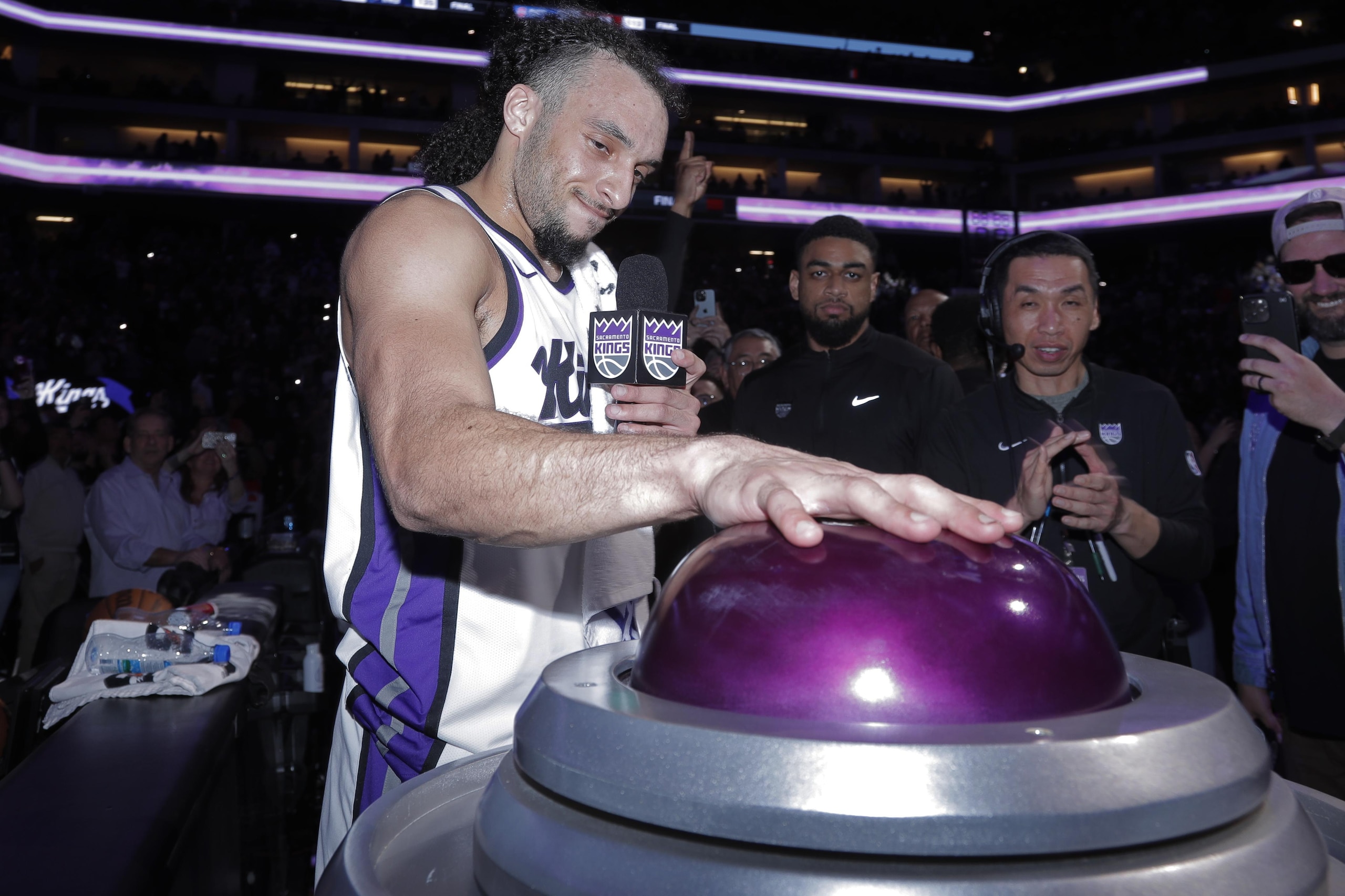 Cleveland Cavaliers v Sacramento Kings