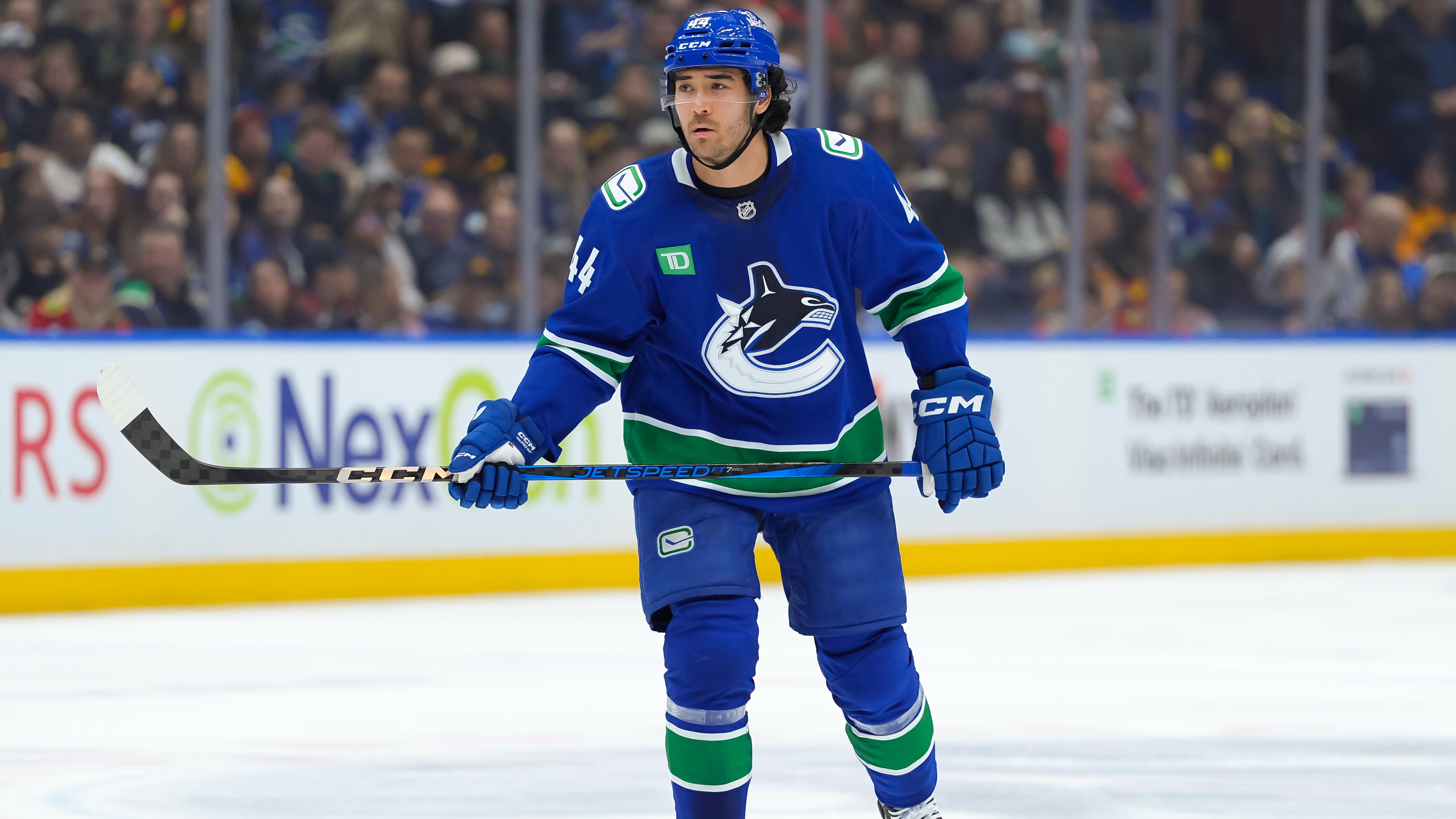 Chicago Blackhawks v Vancouver Canucks