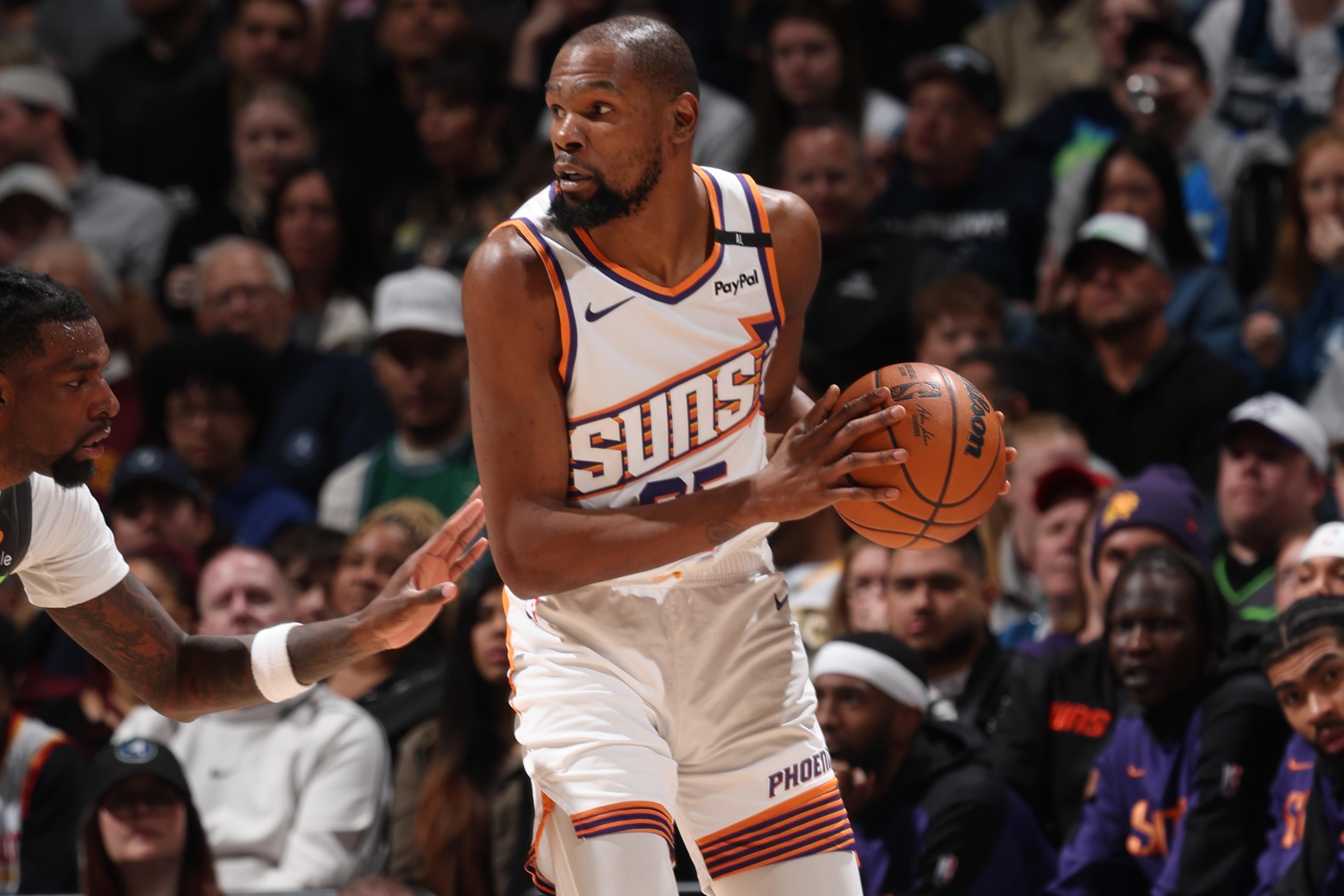Phoenix Suns v Minnesota Timberwolves
