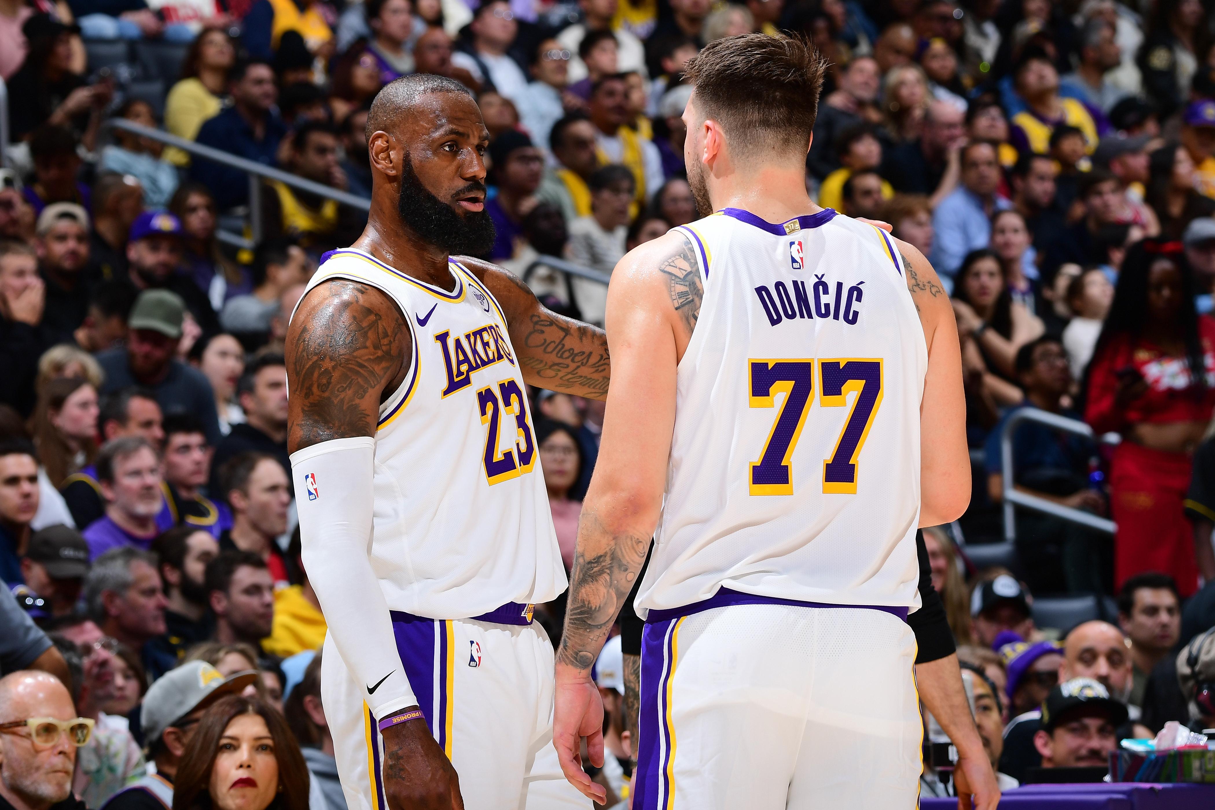 Chicago Bulls v Los Angeles Lakers Chicago Bulls v Los Angeles Lakers