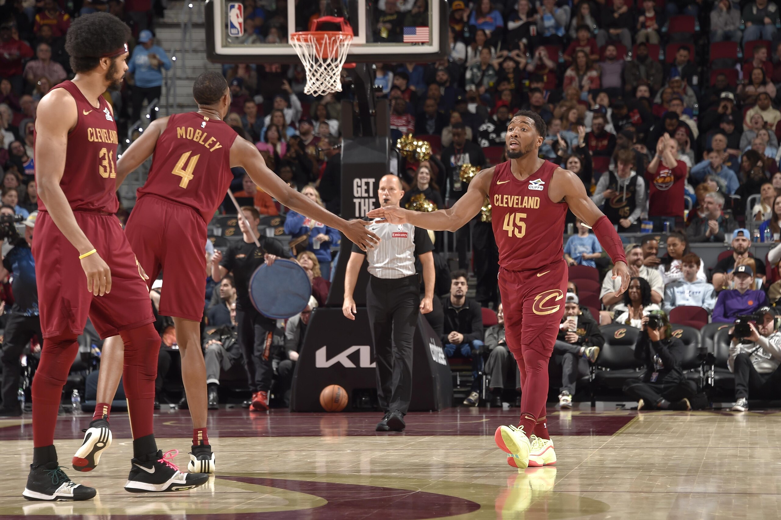 New York Knicks v Cleveland Cavaliers New York Knicks v Cleveland Cavaliers