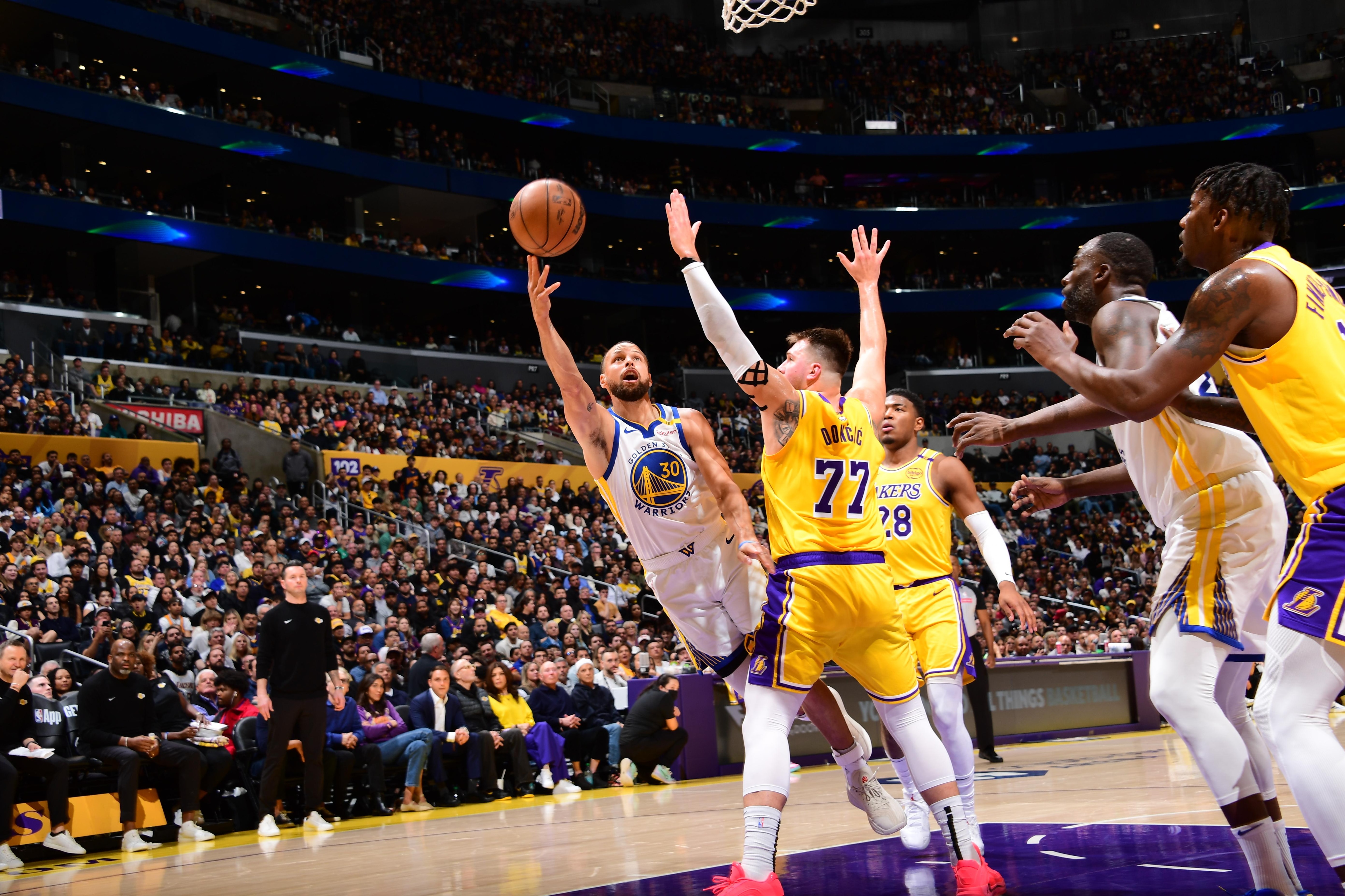Golden State Warriors v Los Angeles Lakers