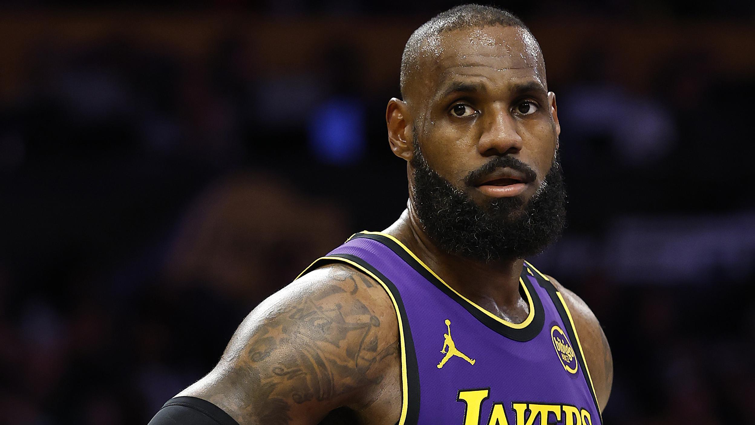 Houston Rockets v Los Angeles Lakers
