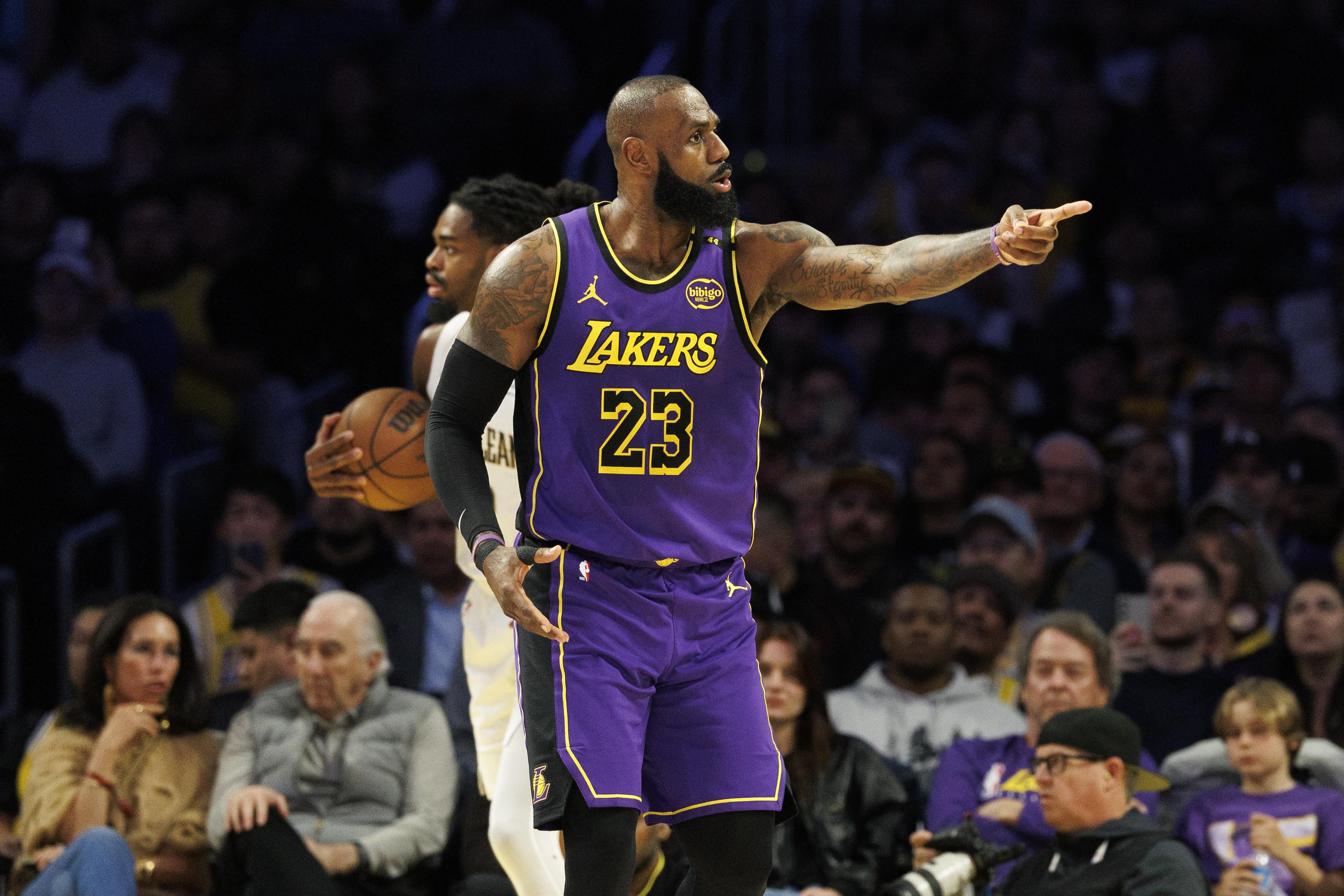 Lakers vs Pelicans in Los Angeles, CA