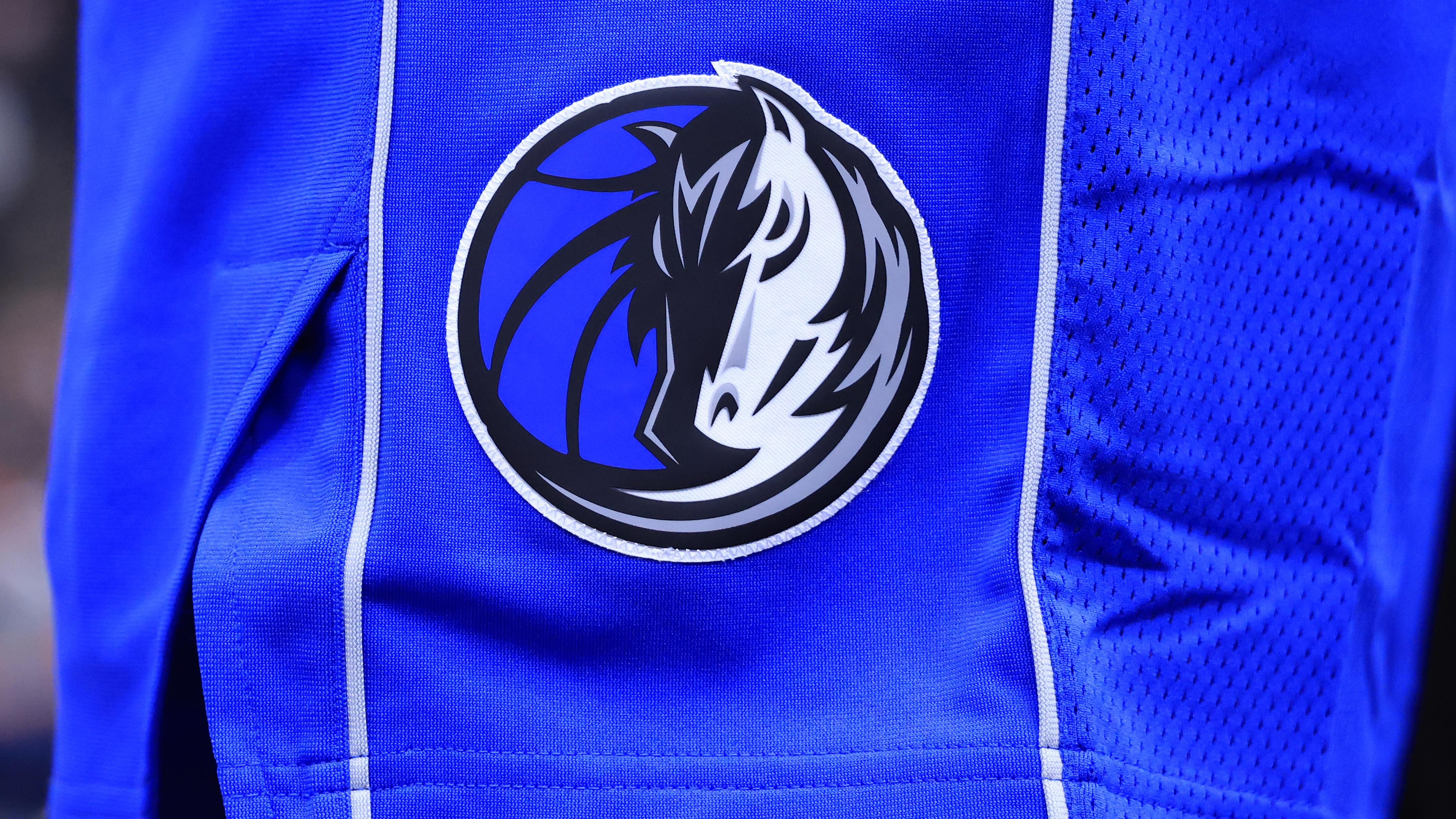 Dallas Mavericks Unveil Throwback Jerseys — Davis, Irving, Flagg