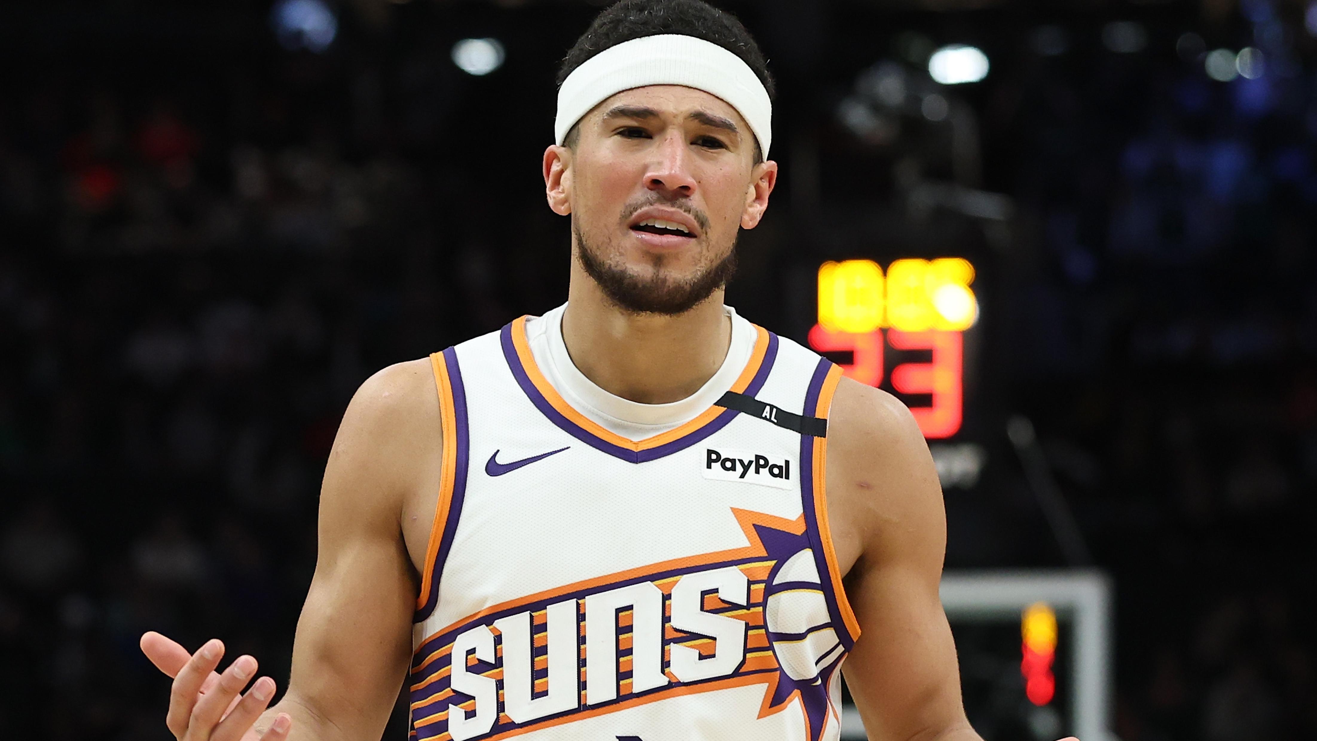 Phoenix Suns v Milwaukee Bucks