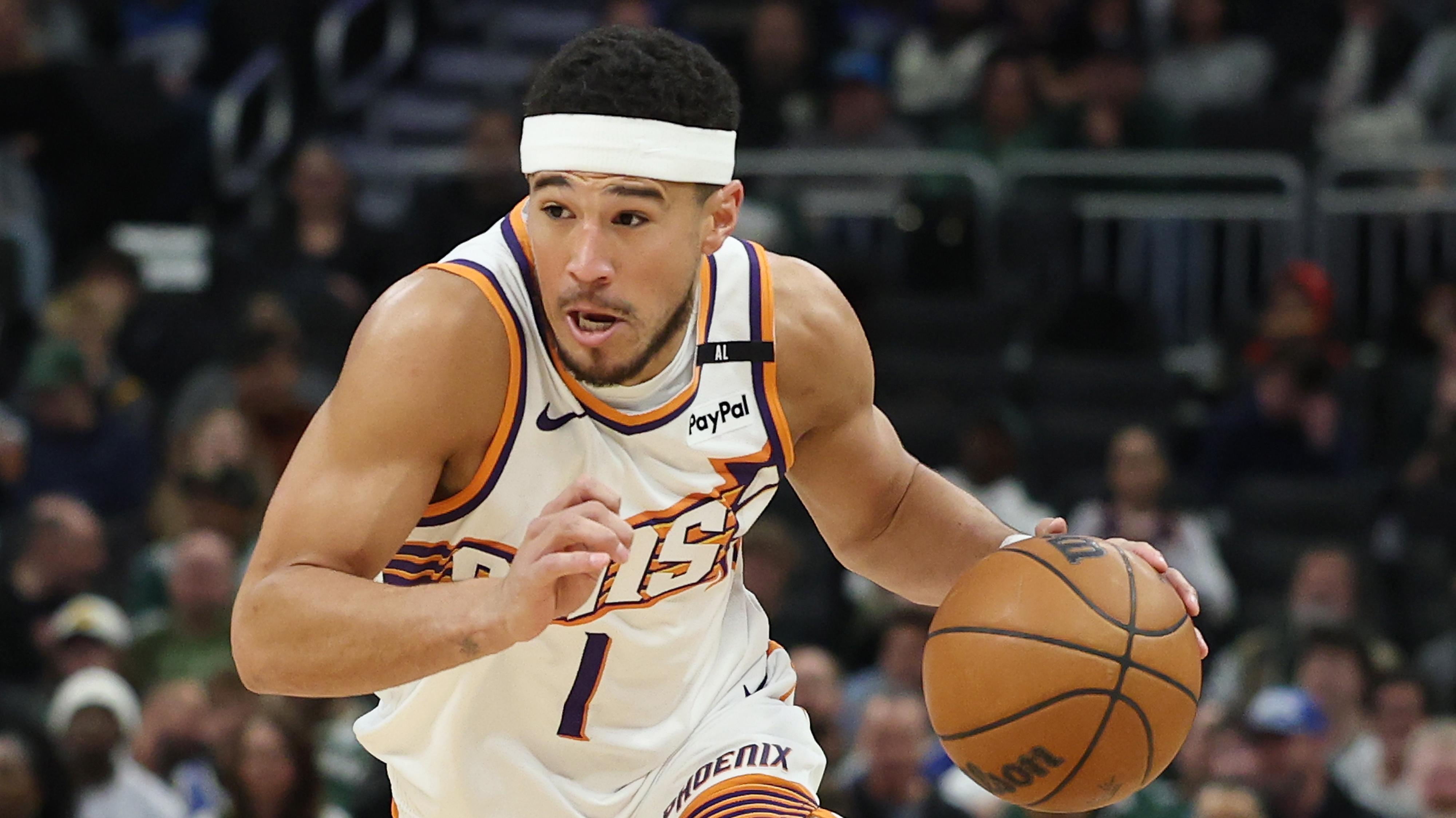 Phoenix Suns v Milwaukee Bucks