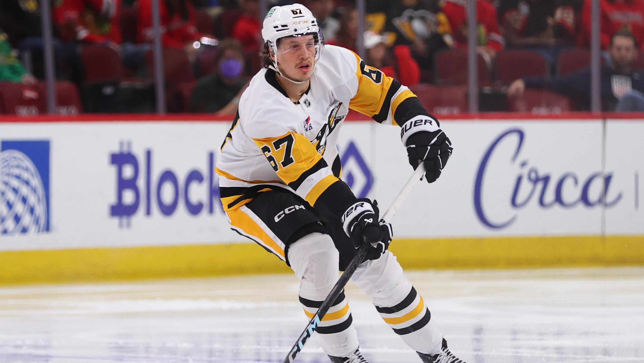 NHL: APR 06 Penguins at Blackhawks NHL: APR 06 Penguins at Blackhawks