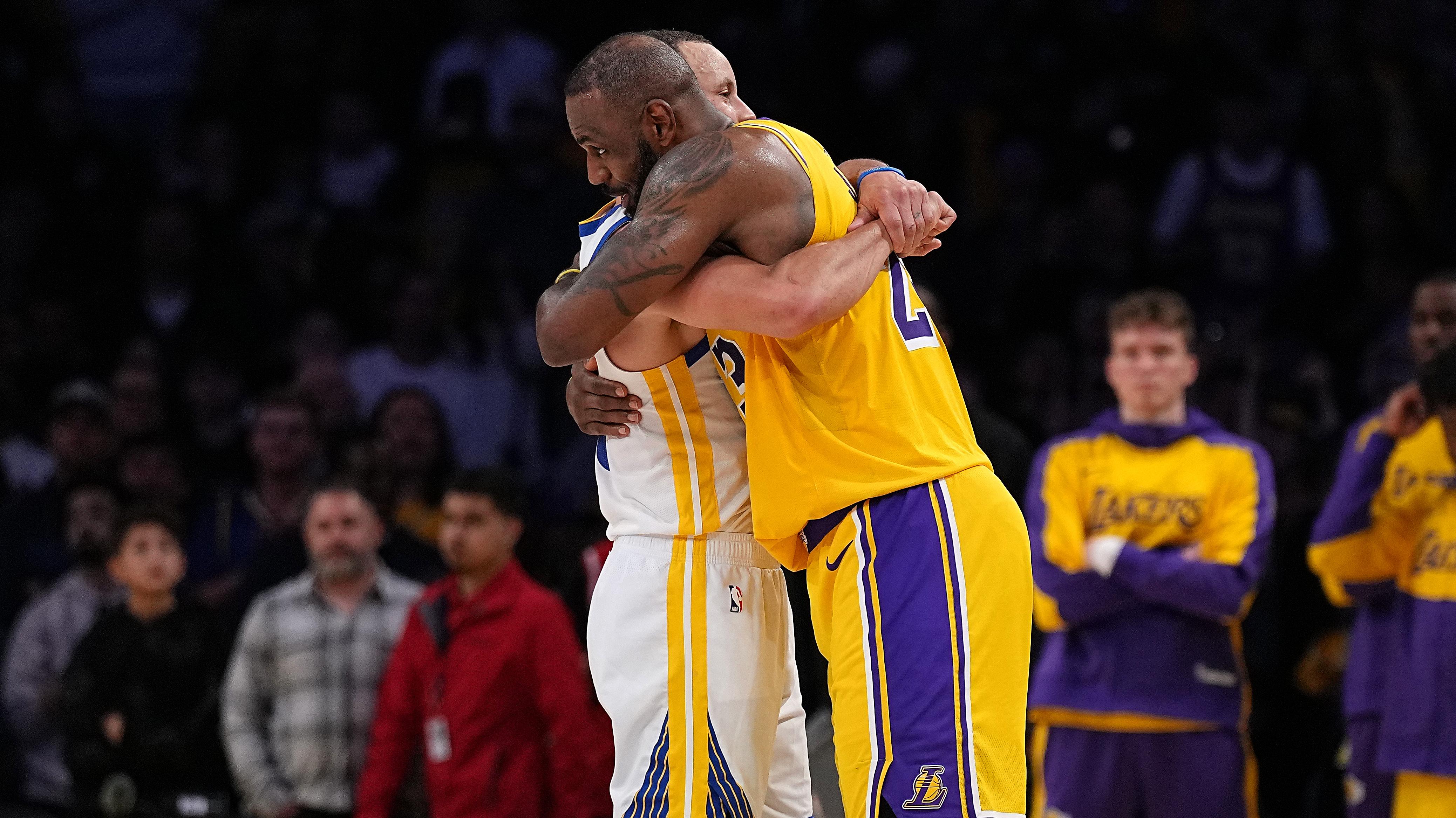 Golden State Warriors v Los Angeles Lakers