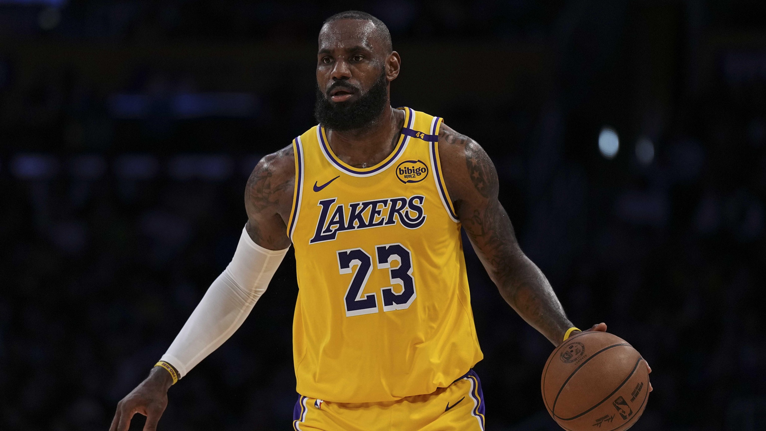 Golden State Warriors v Los Angeles Lakers