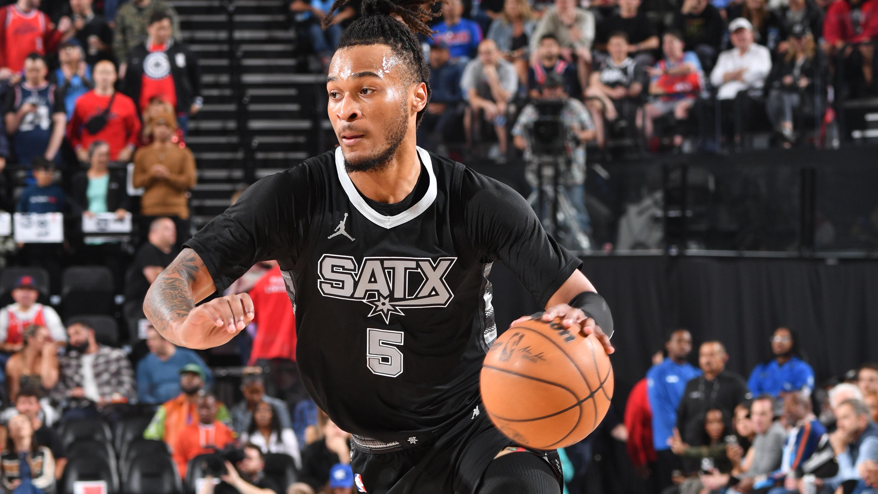 San Antonio Spurs v Los Angeles Clippers