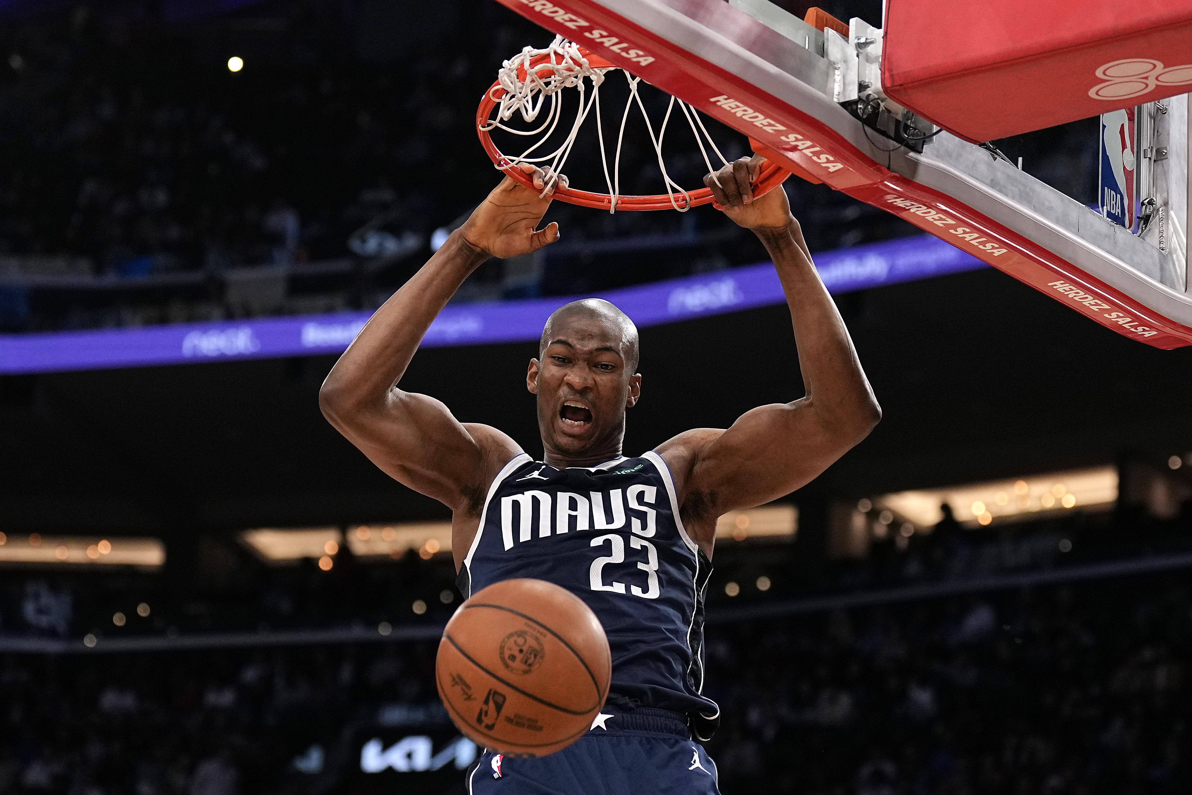 Dallas Mavericks v Los Angeles Clippers