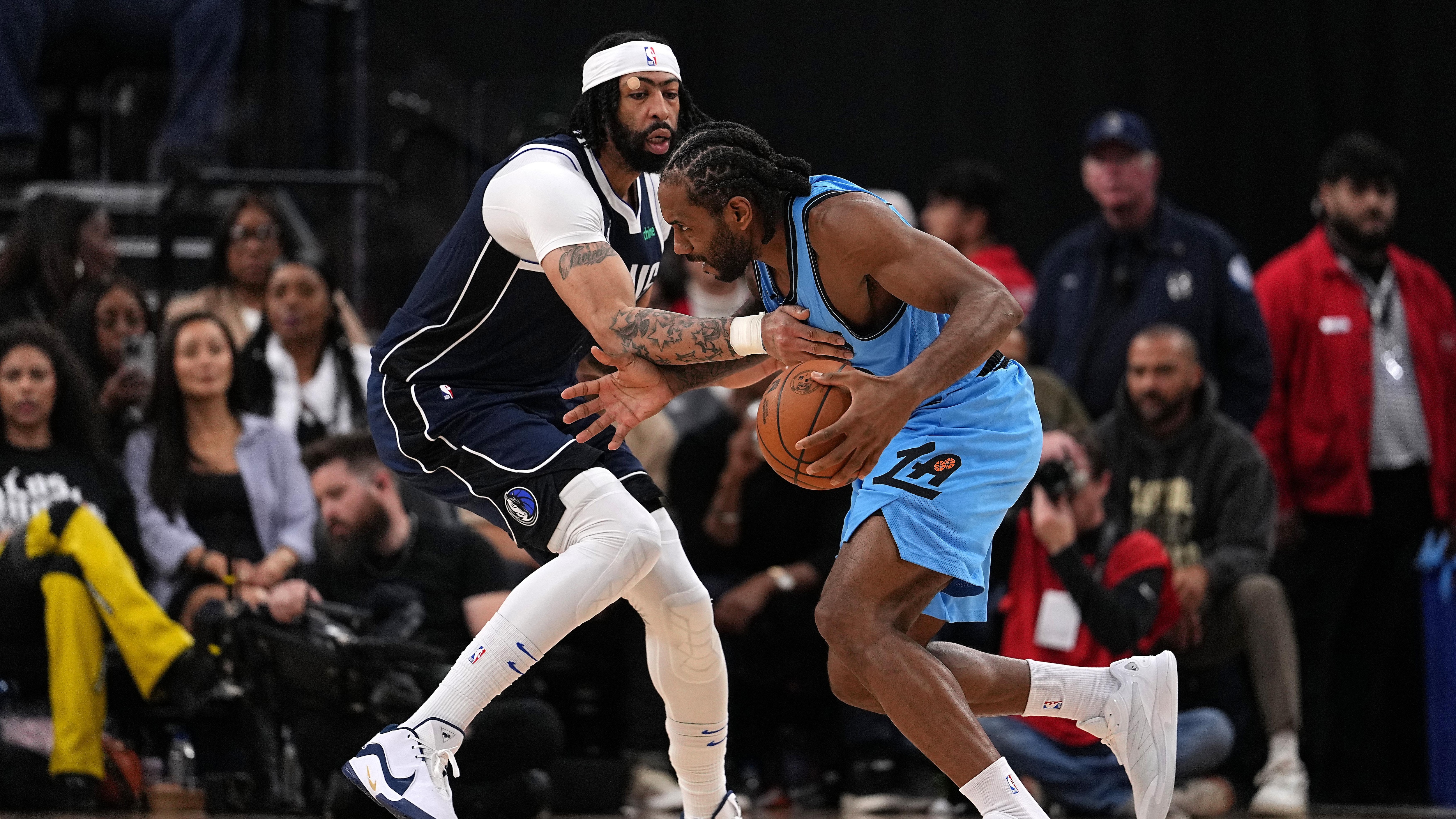 Dallas Mavericks v Los Angeles Clippers