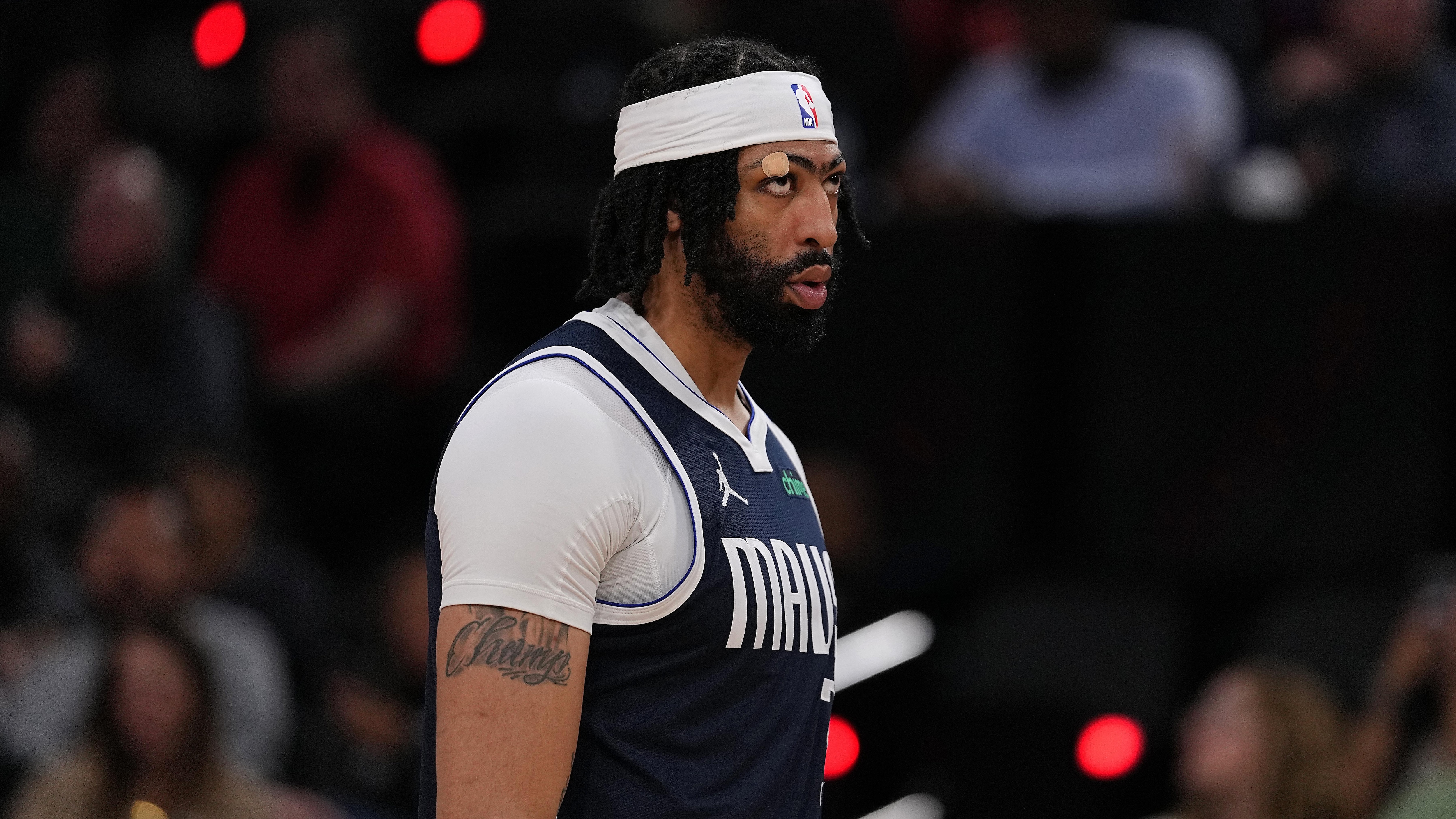 Dallas Mavericks v Los Angeles Clippers