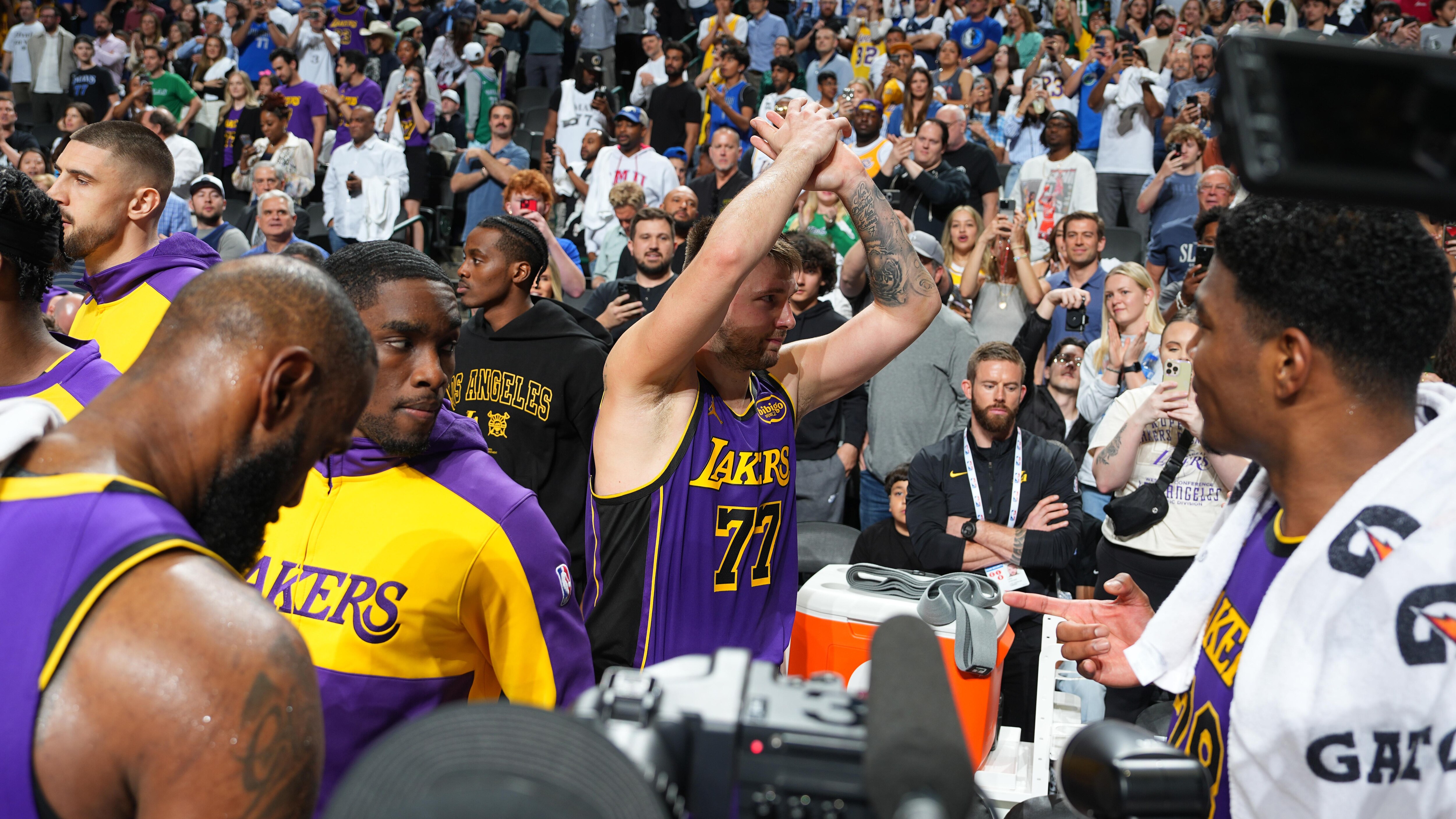 Los Angeles Lakers v Dallas Mavericks