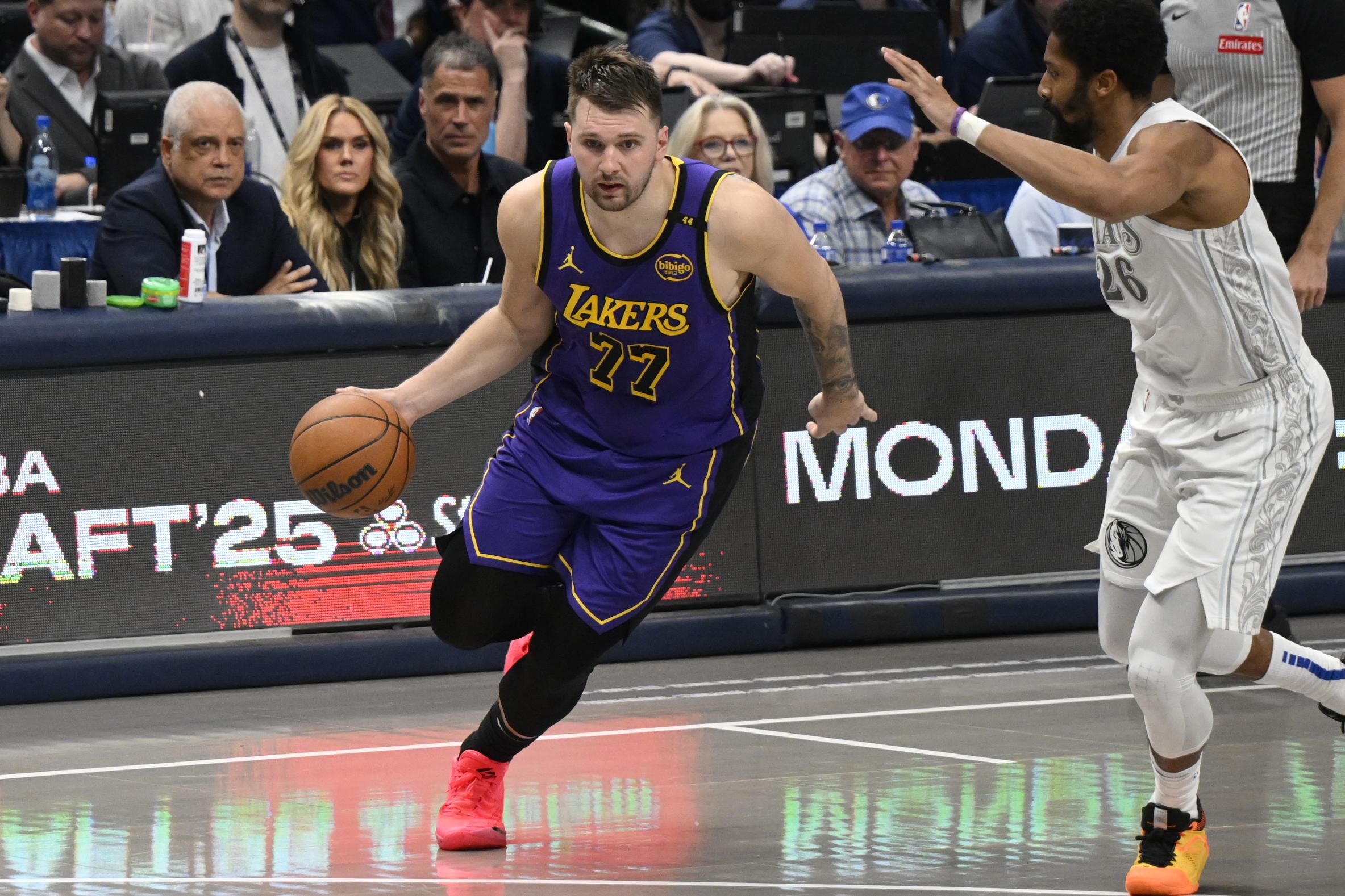 Los Angeles Lakers v Dallas Mavericks