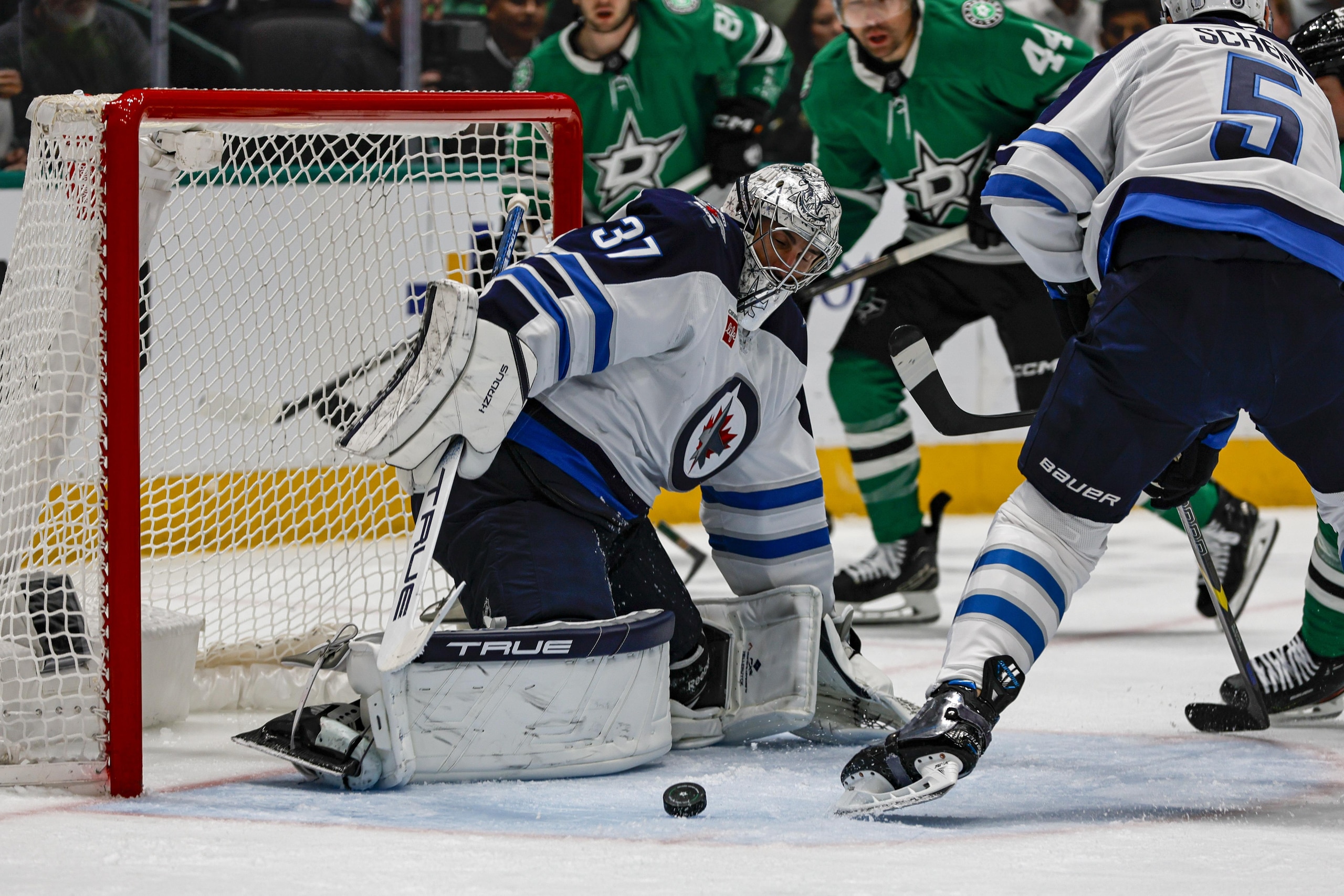 NHL: APR 10 Jets at Stars