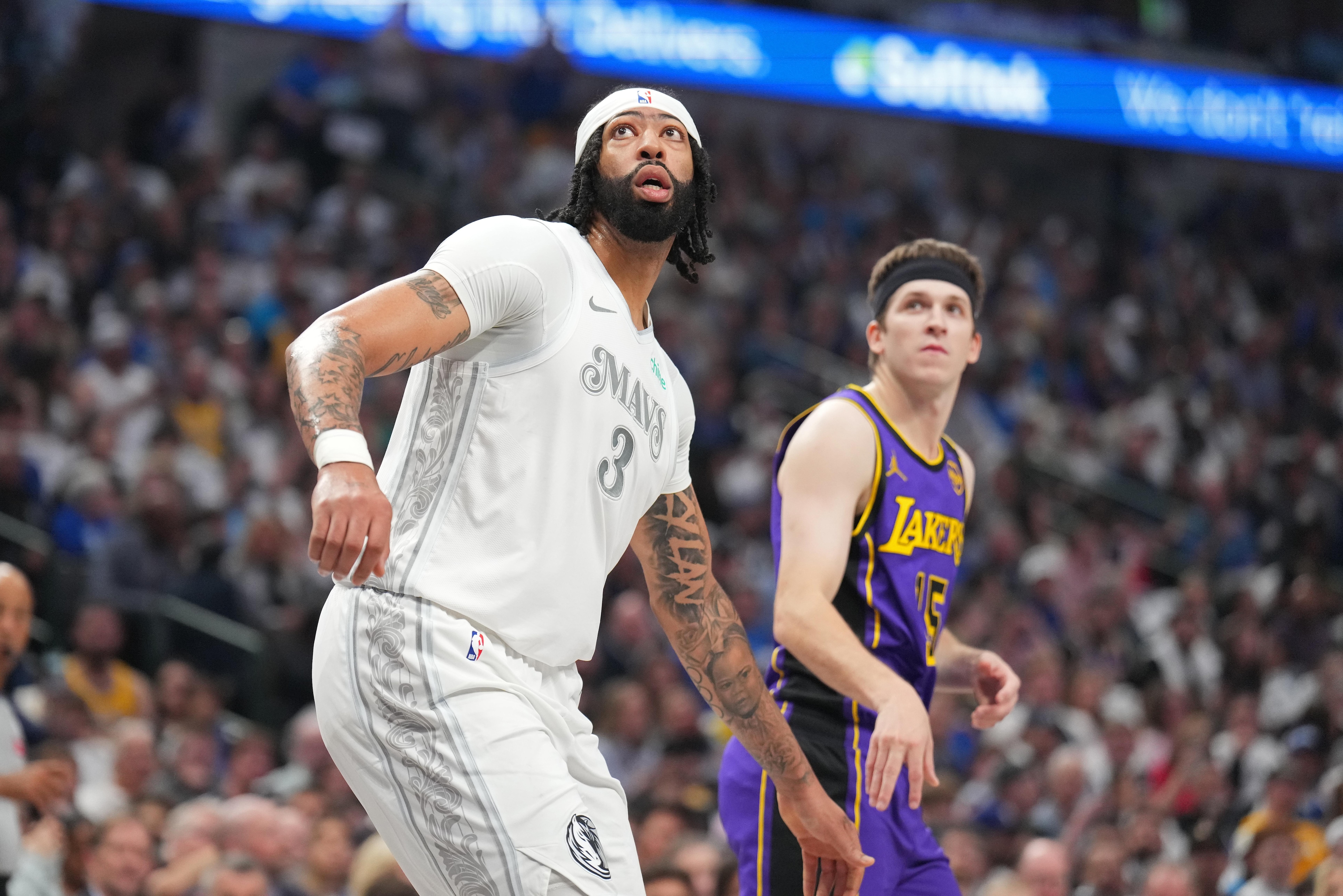 Los Angeles Lakers v Dallas Mavericks