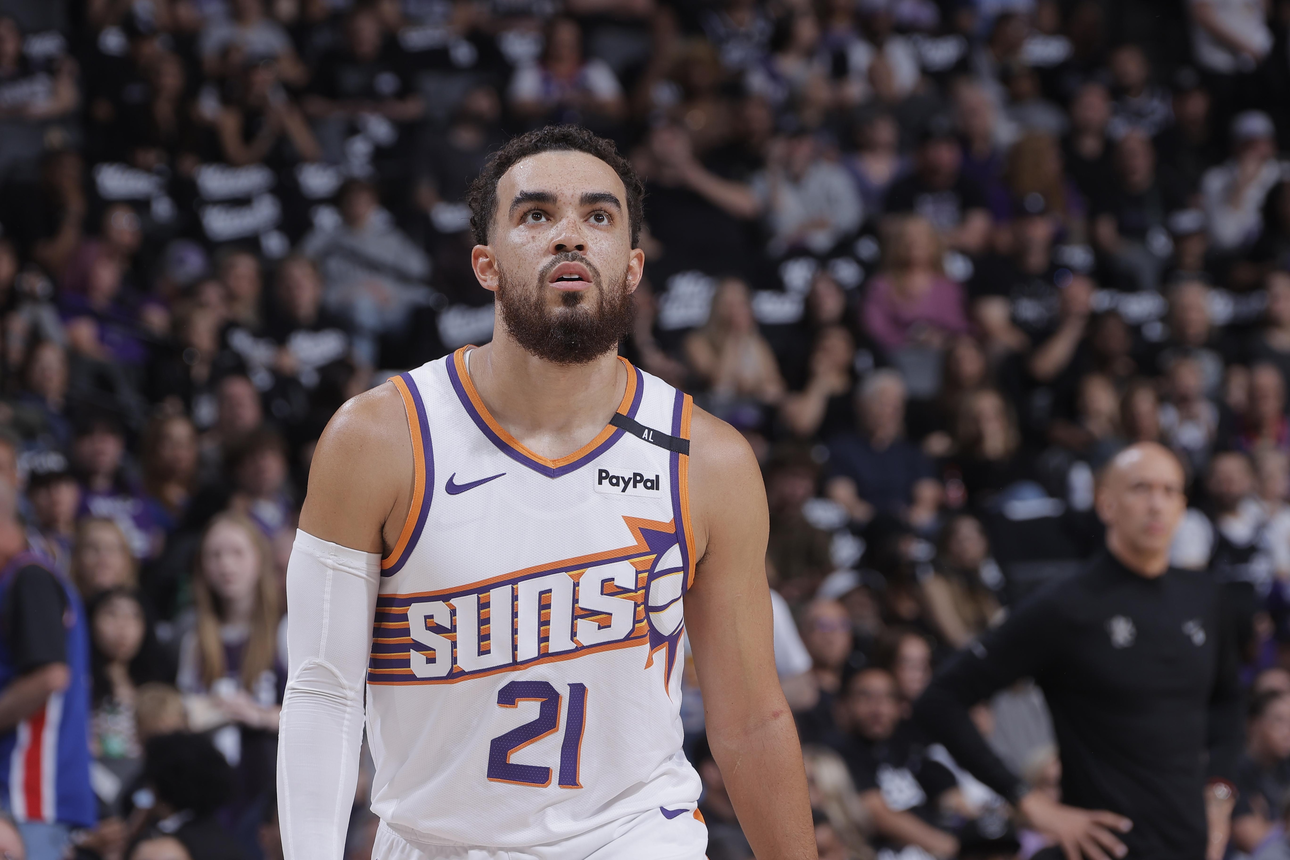 Phoenix Suns v Sacramento Kings