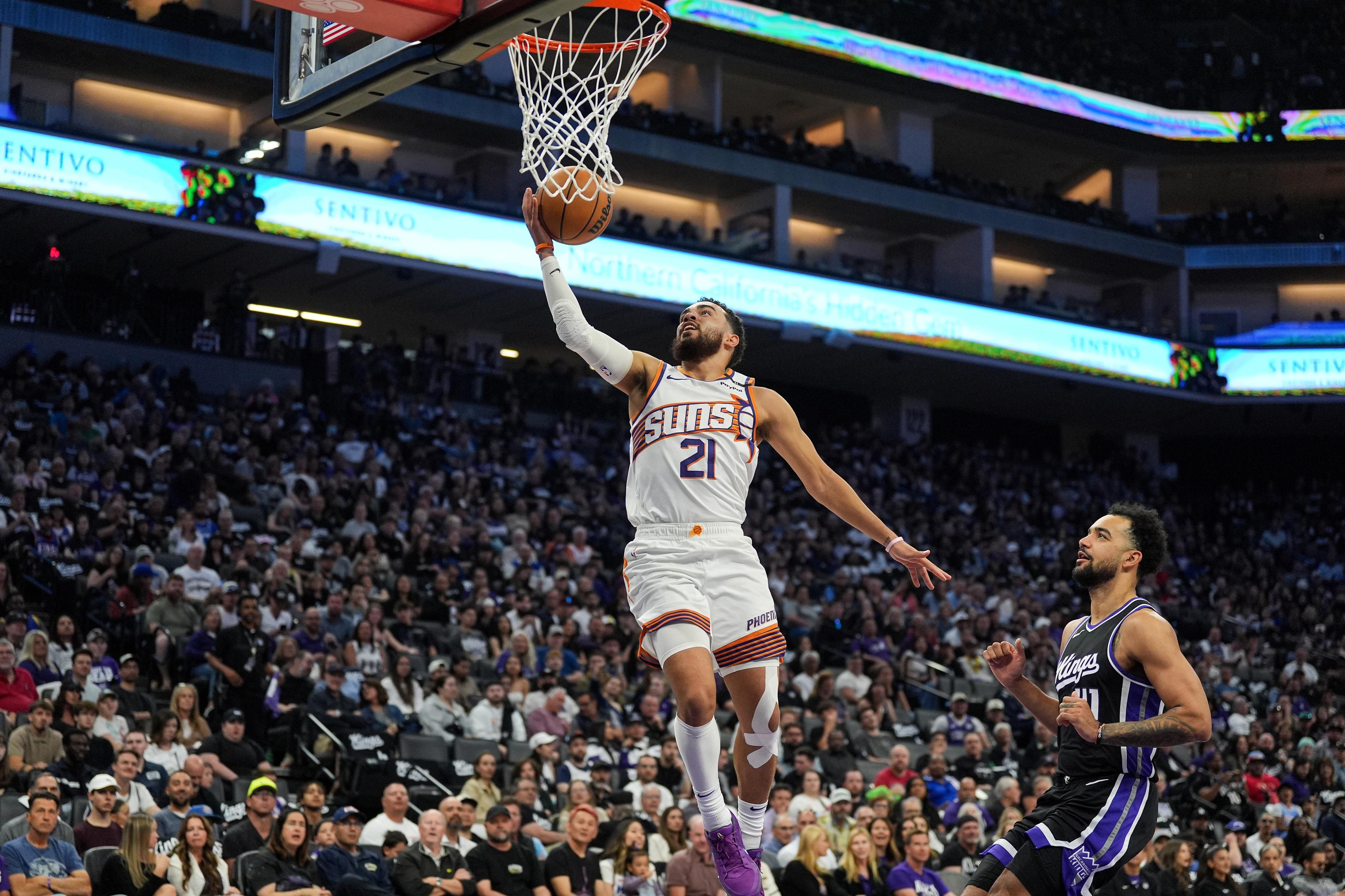 Phoenix Suns v Sacramento Kings