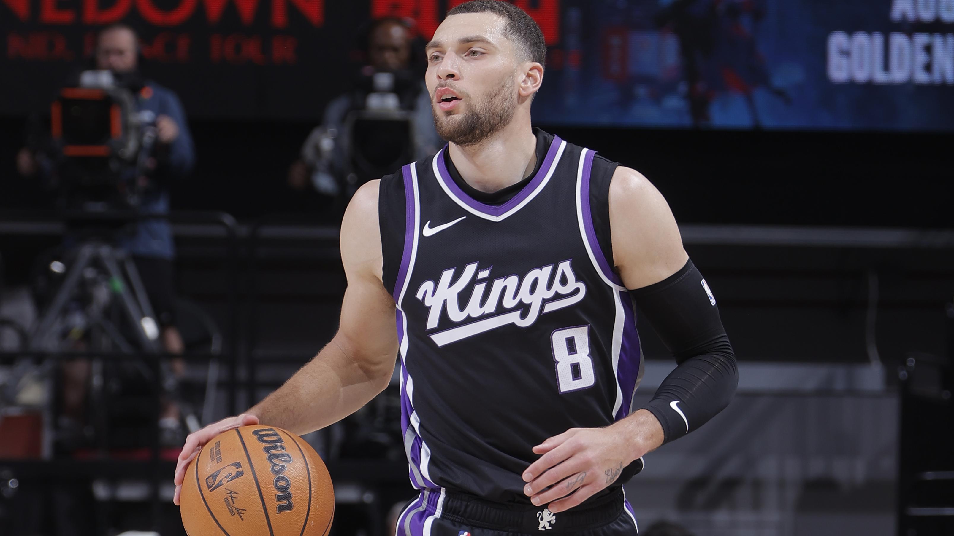 Phoenix Suns v Sacramento Kings