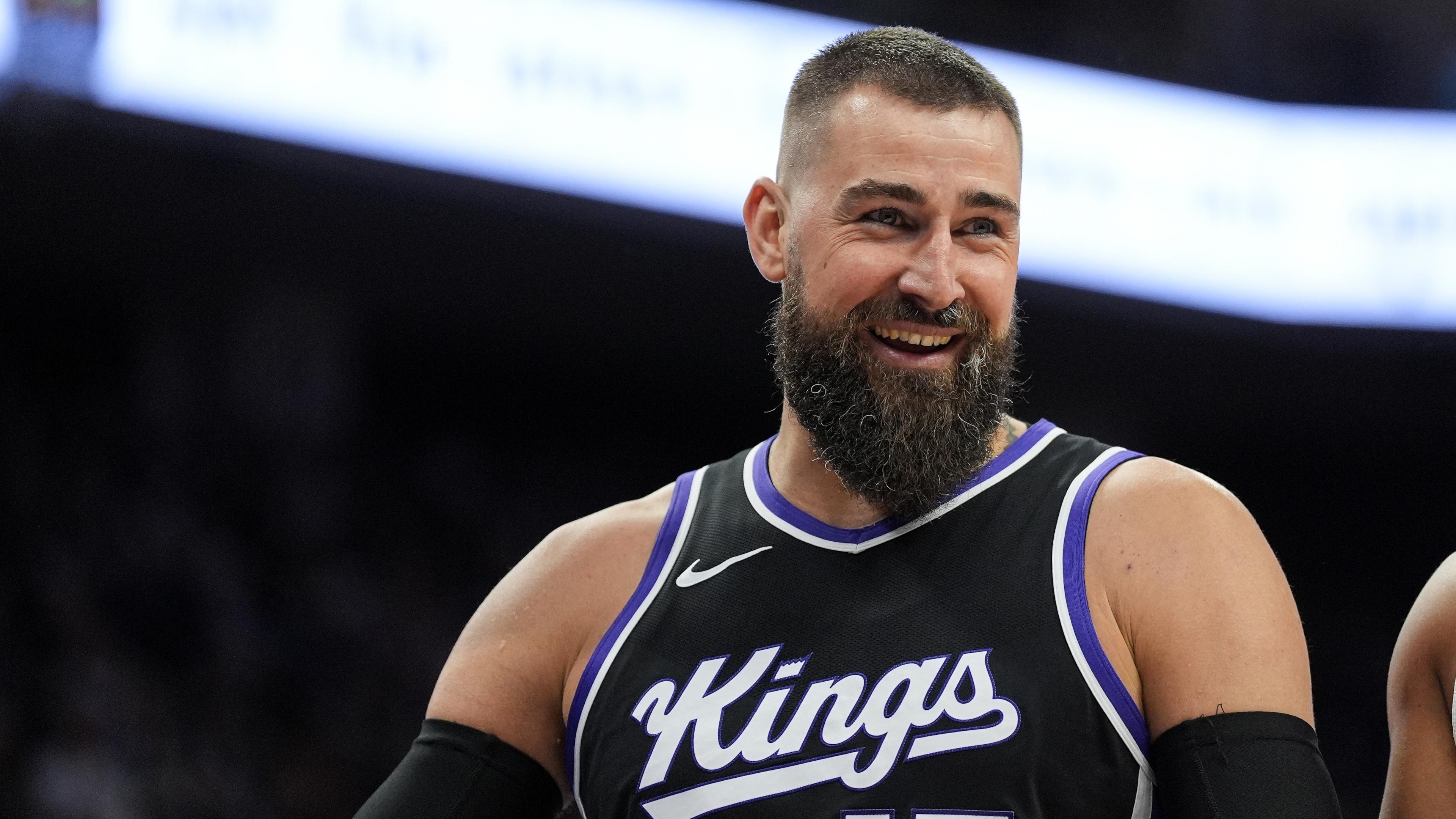 Phoenix Suns v Sacramento Kings
