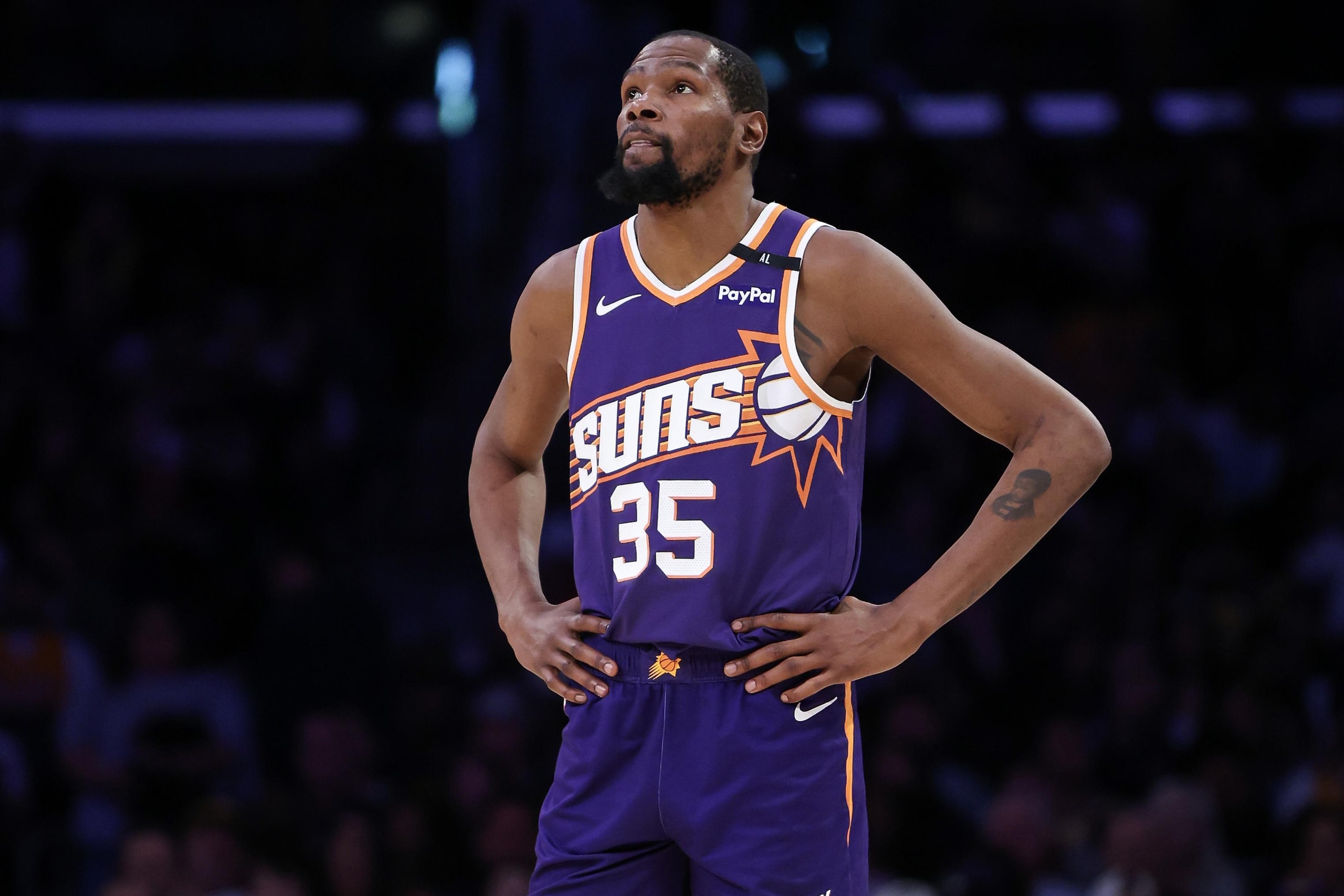 Phoenix Suns v Los Angeles Lakers
