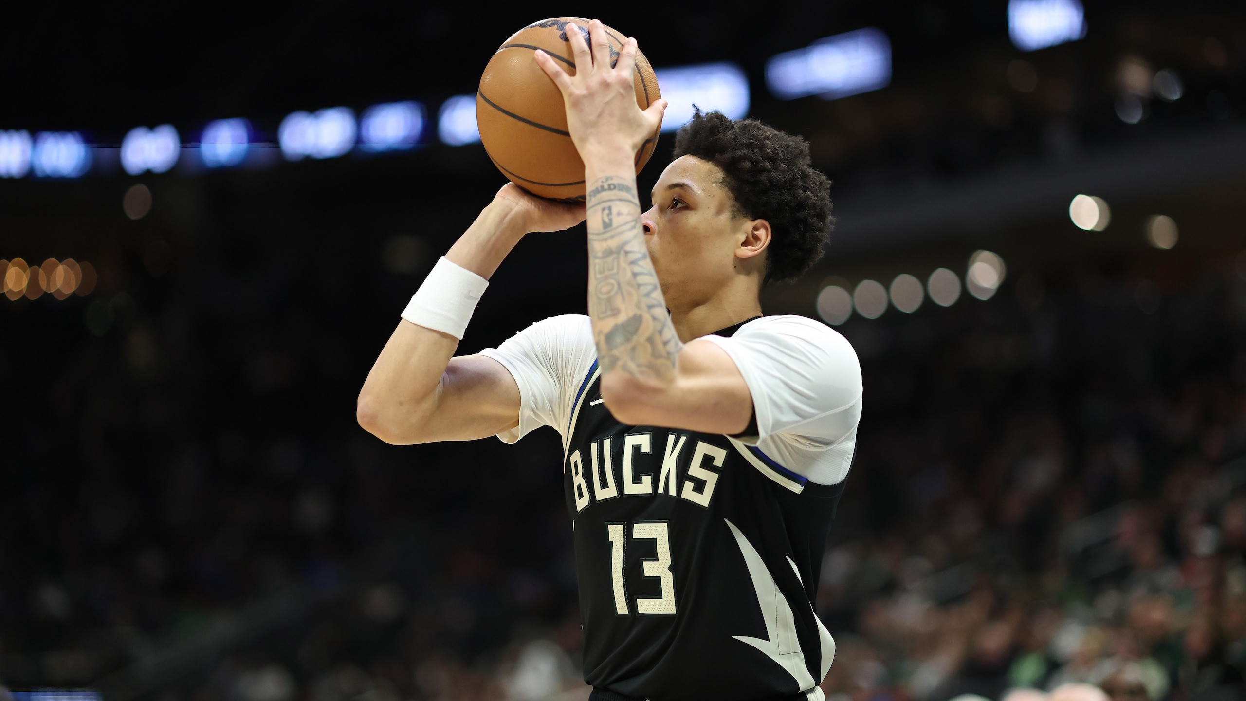 New Orleans Pelicans v Milwaukee Bucks New Orleans Pelicans v Milwaukee Bucks