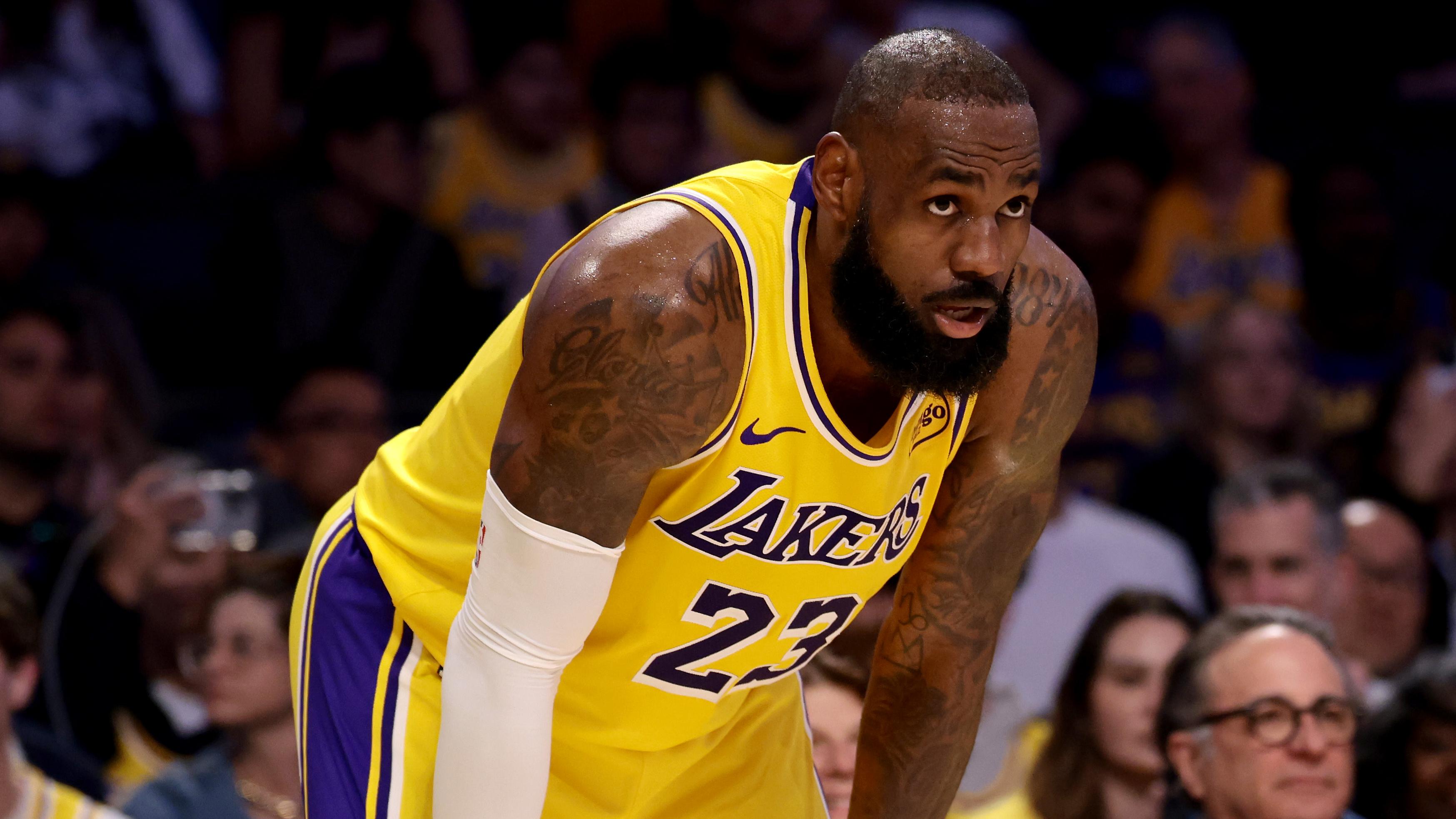 Houston Rockets v Los Angeles Lakers