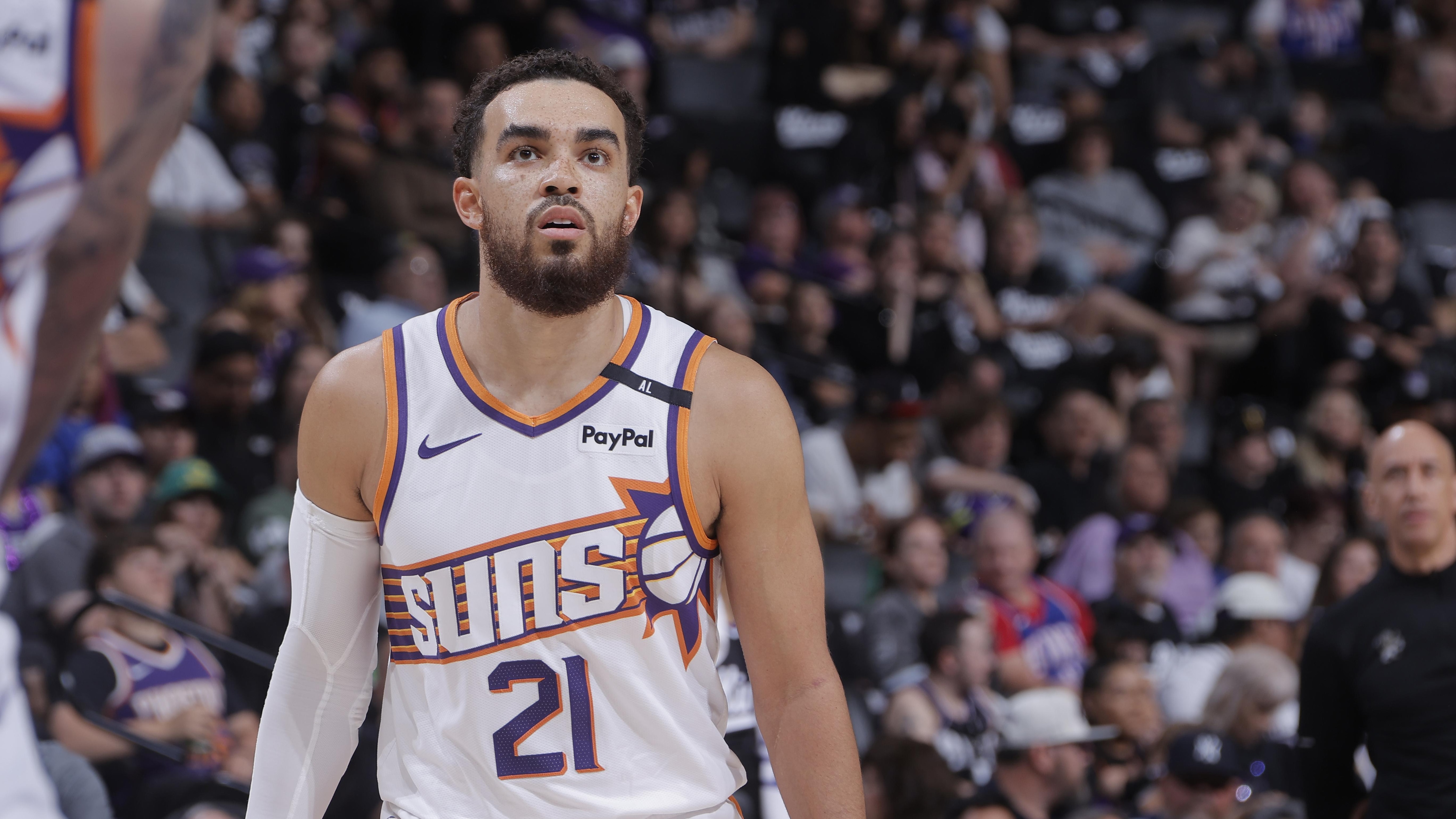 Phoenix Suns v Sacramento Kings