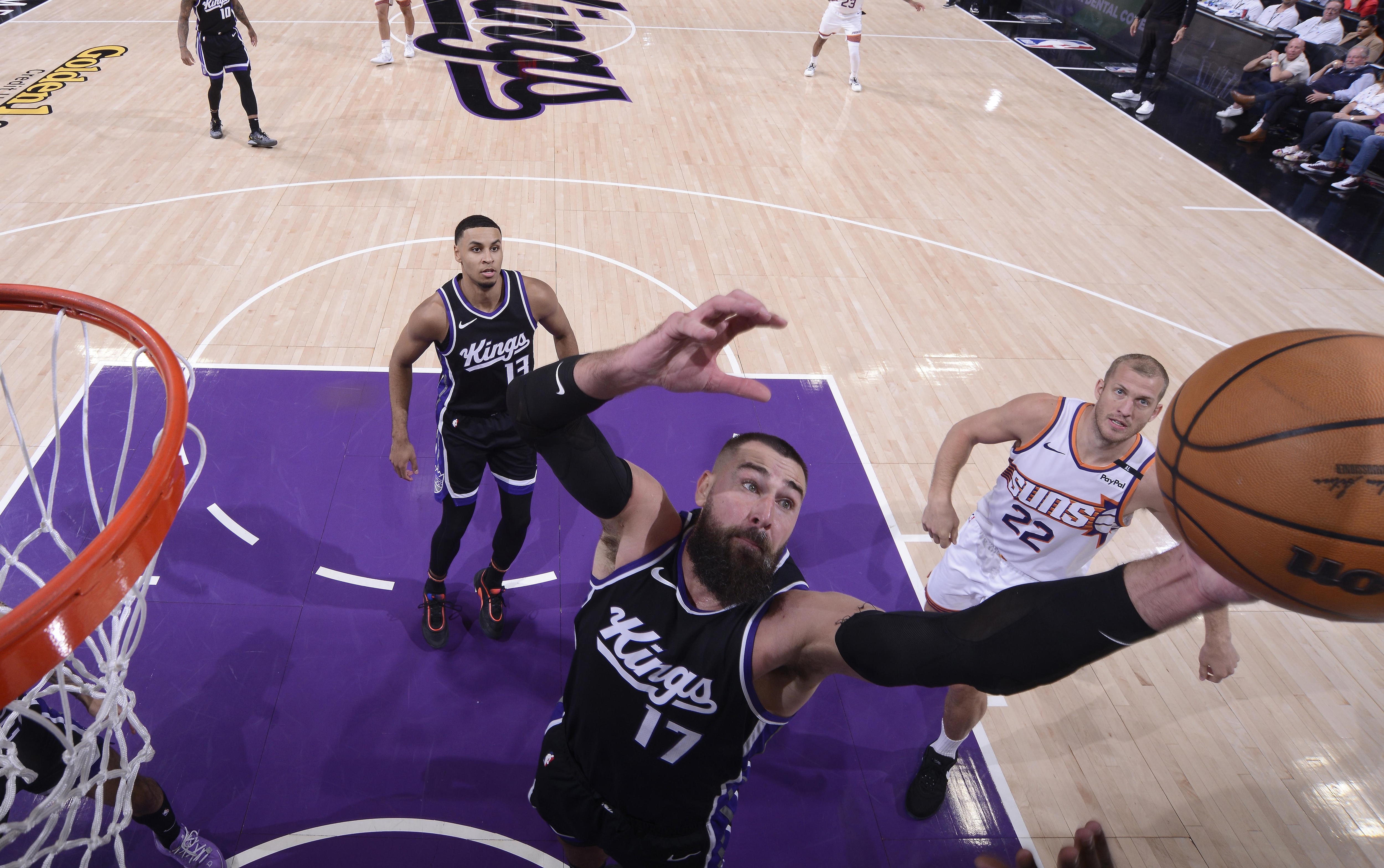 Phoenix Suns v Sacramento Kings
