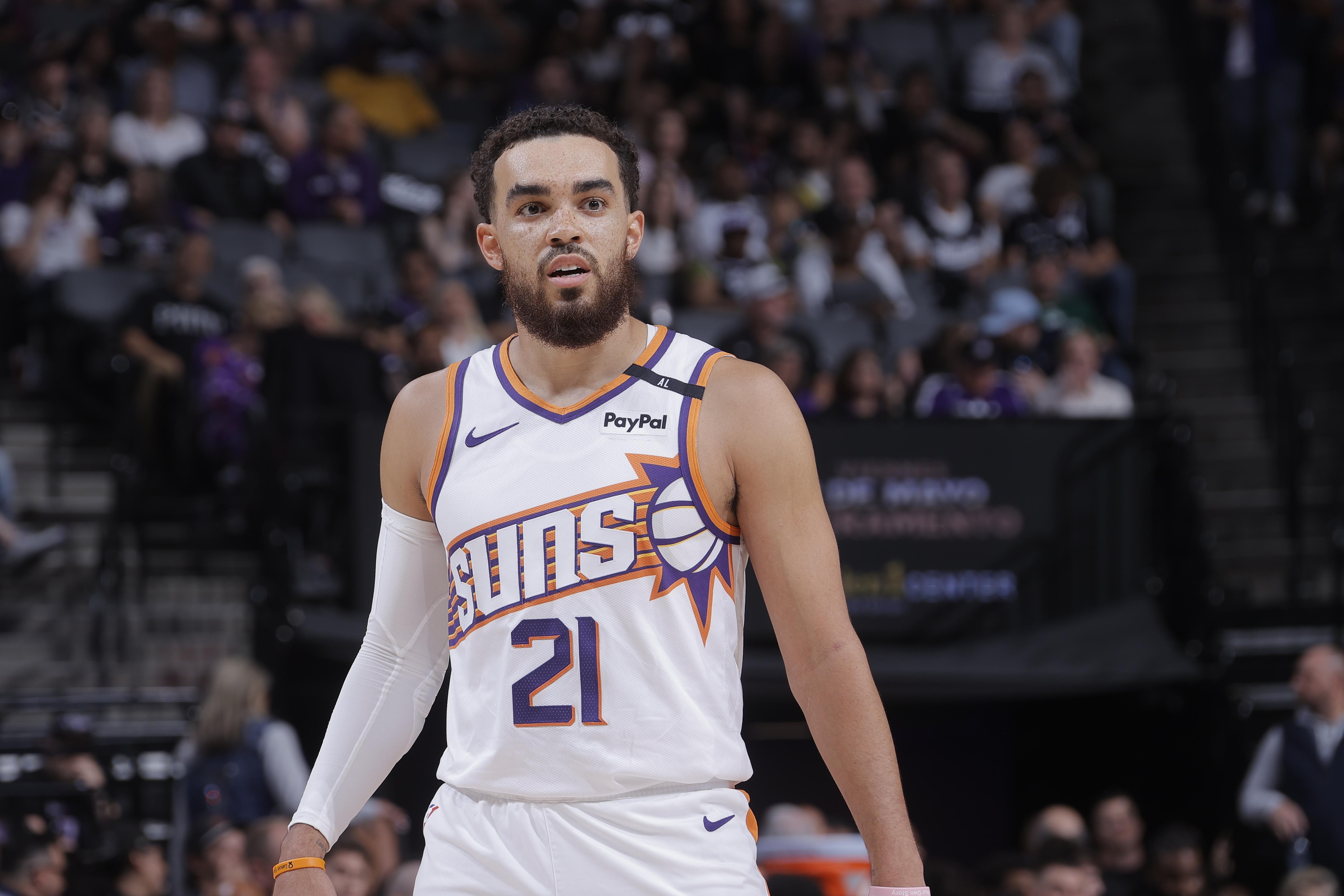 Phoenix Suns v Sacramento Kings