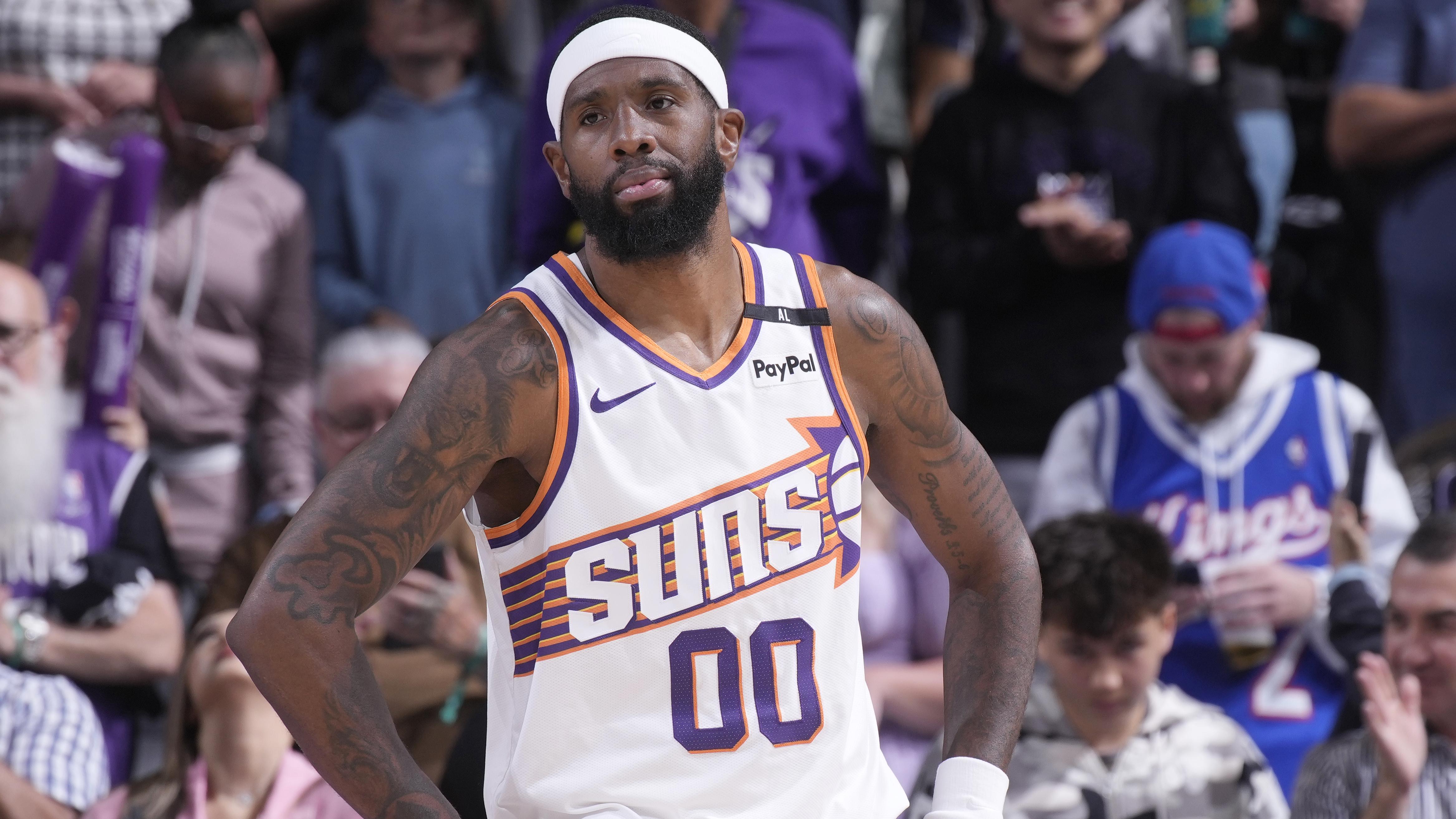 Phoenix Suns v Sacramento Kings