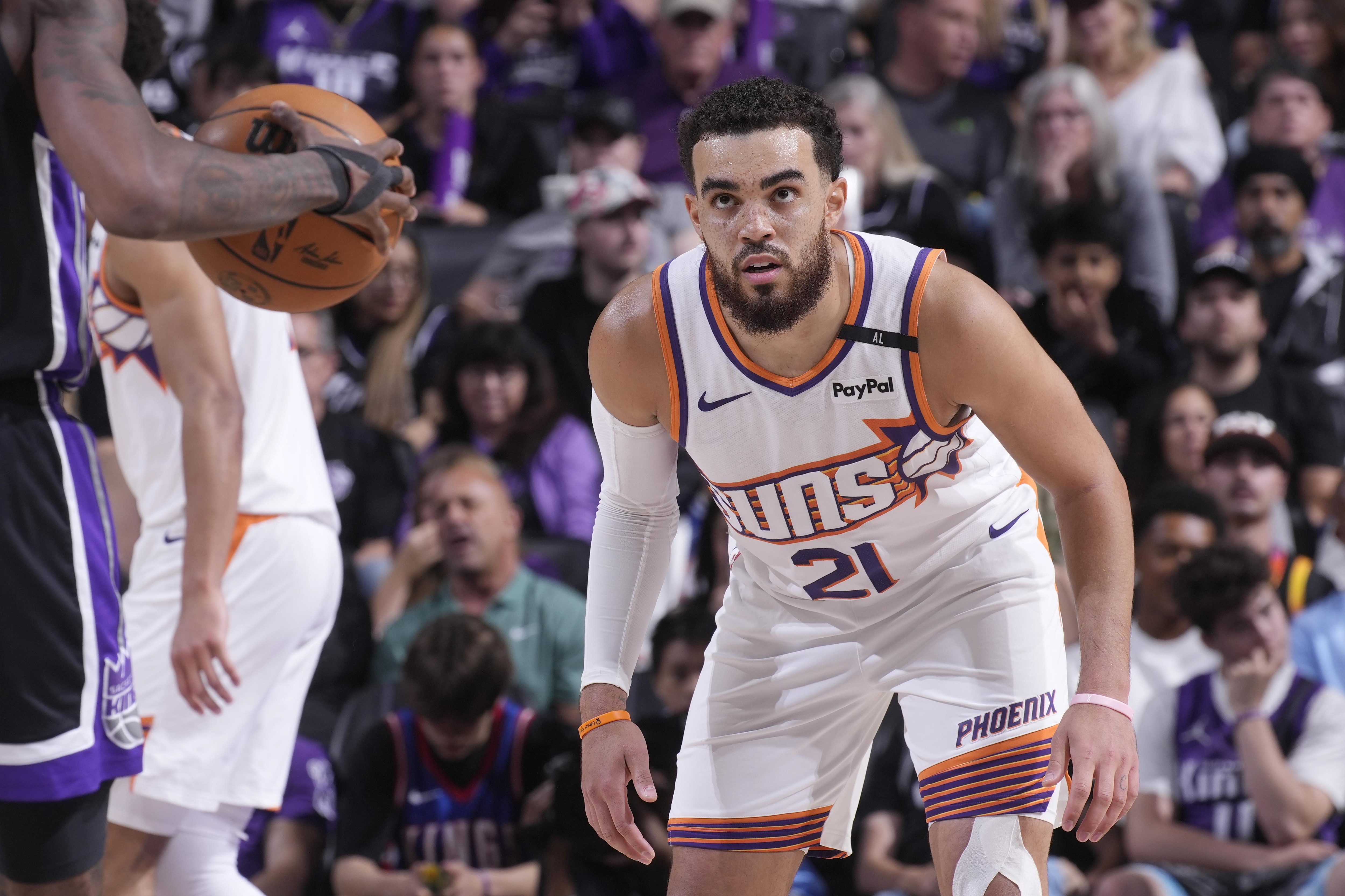 Phoenix Suns v Sacramento Kings