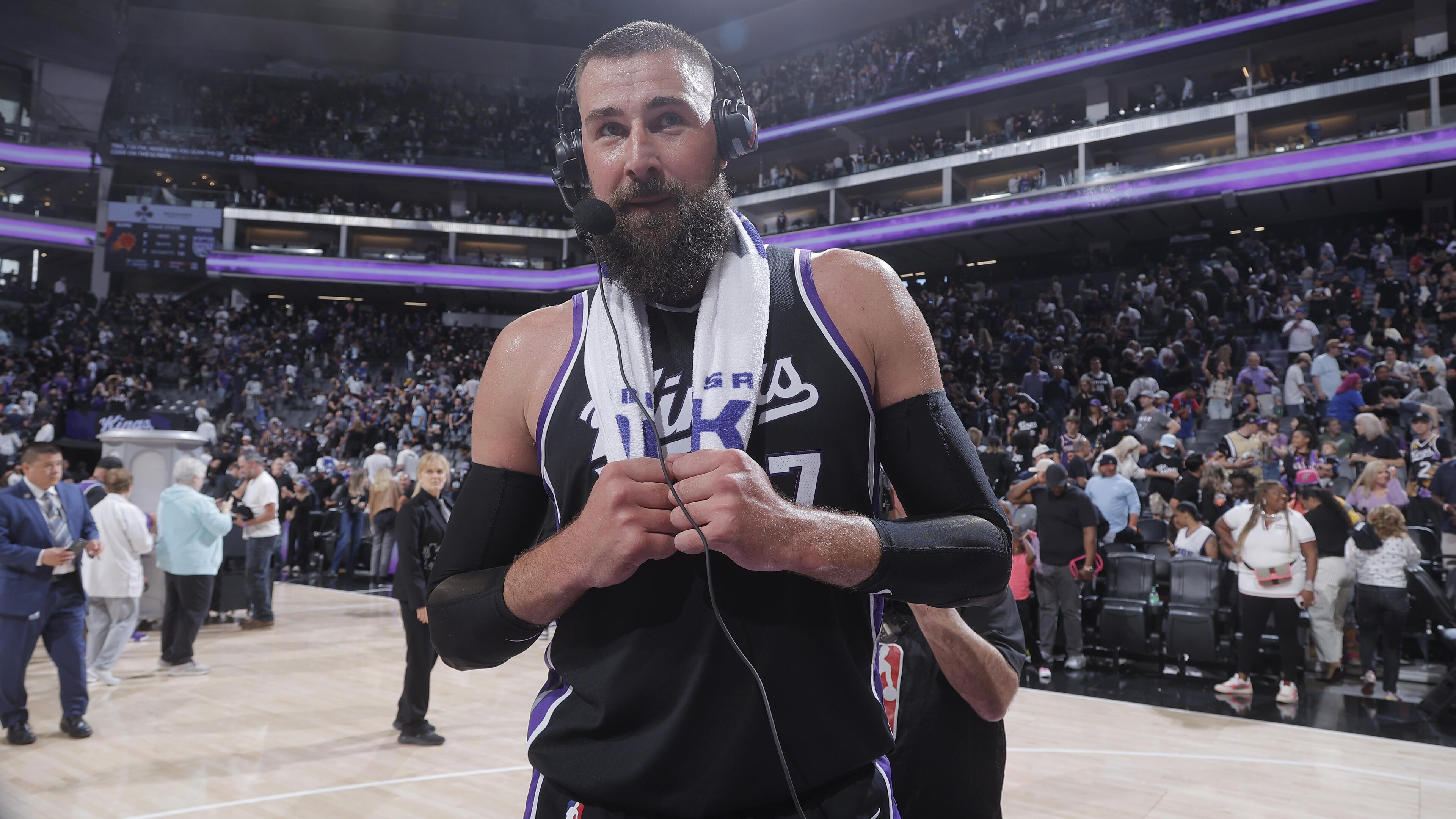 Phoenix Suns v Sacramento Kings