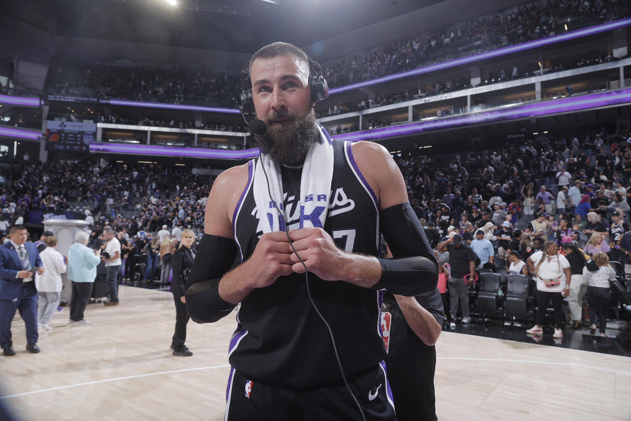 Phoenix Suns v Sacramento Kings