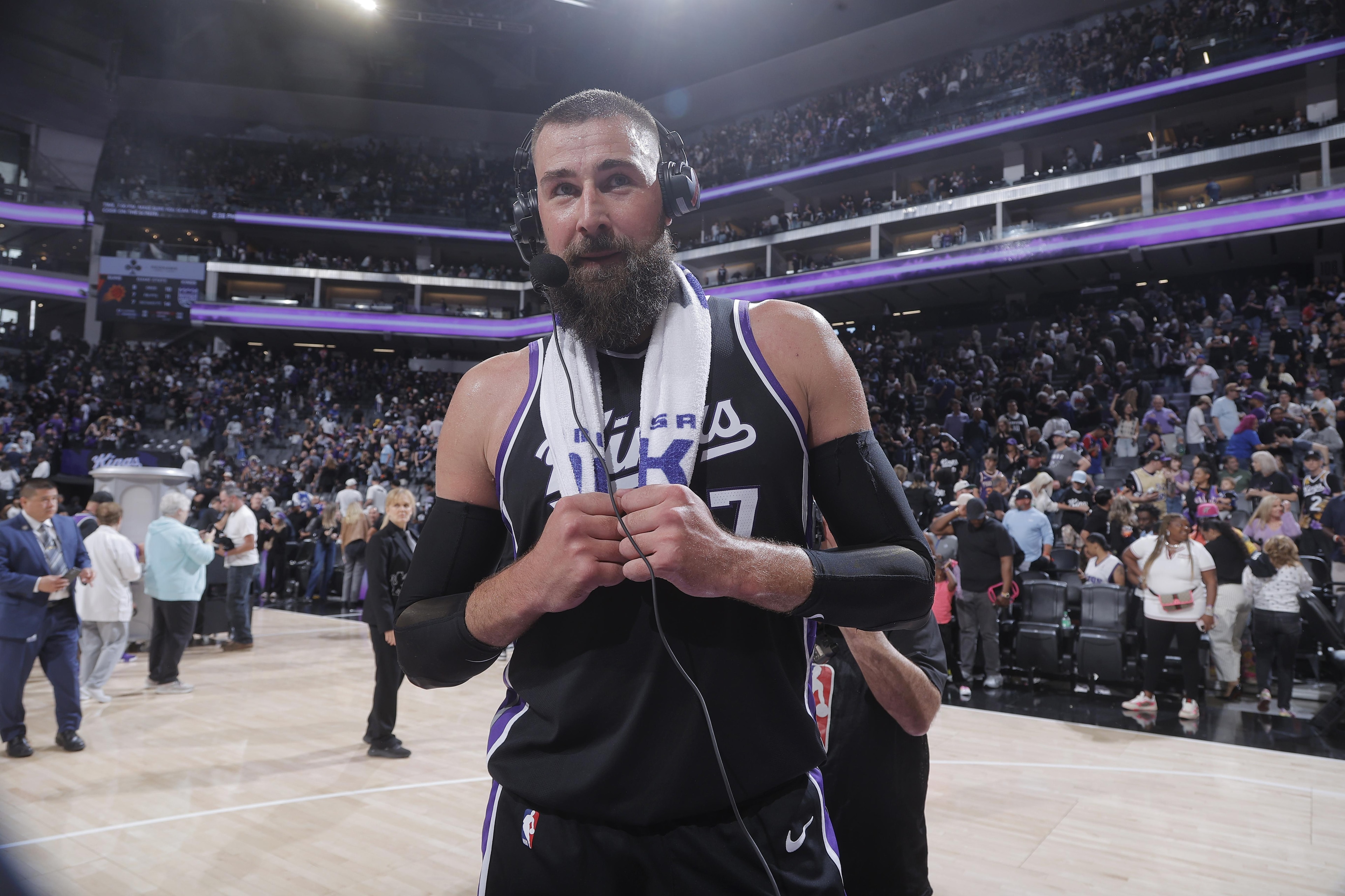 Phoenix Suns v Sacramento Kings