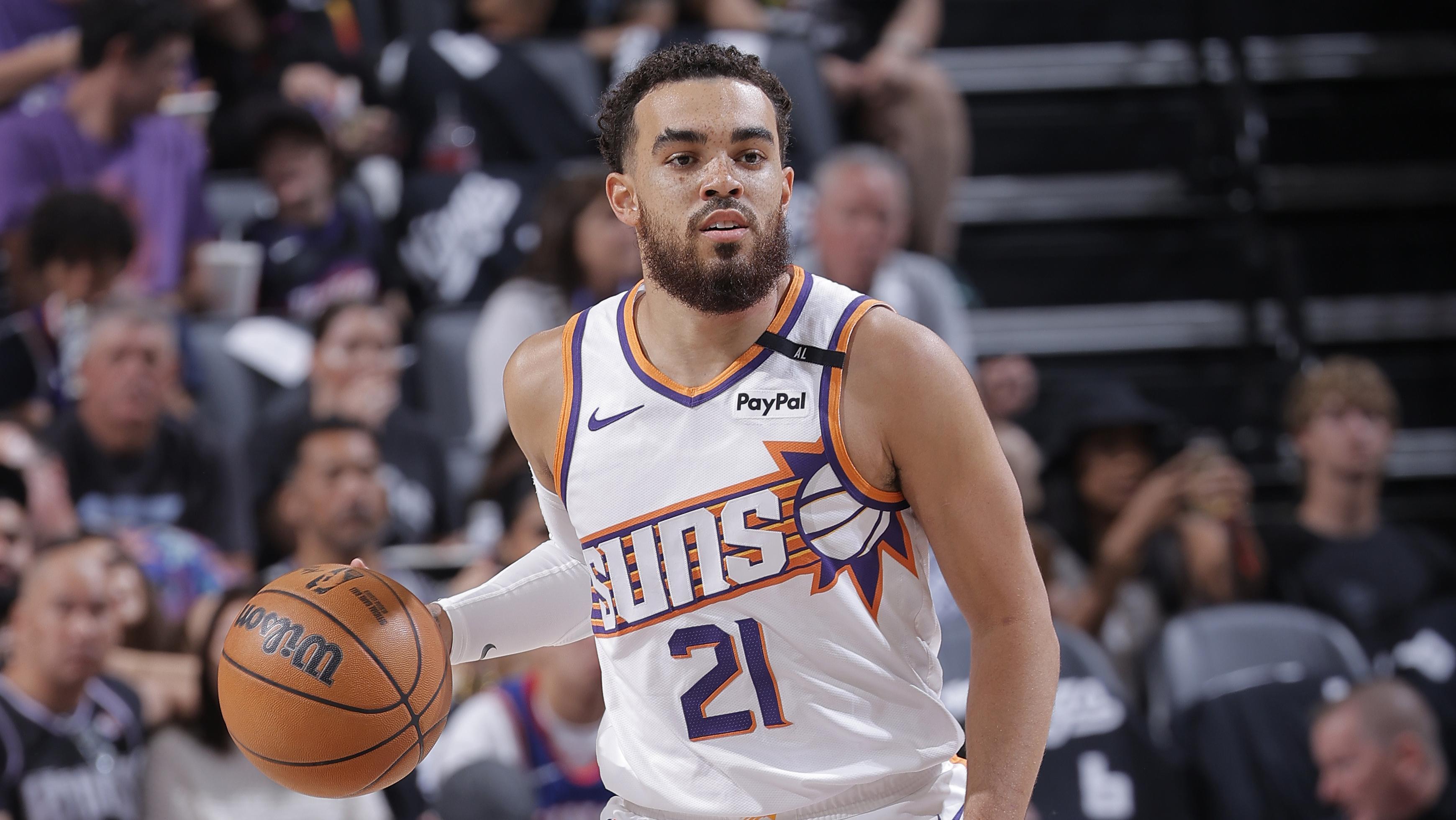 Phoenix Suns v Sacramento Kings