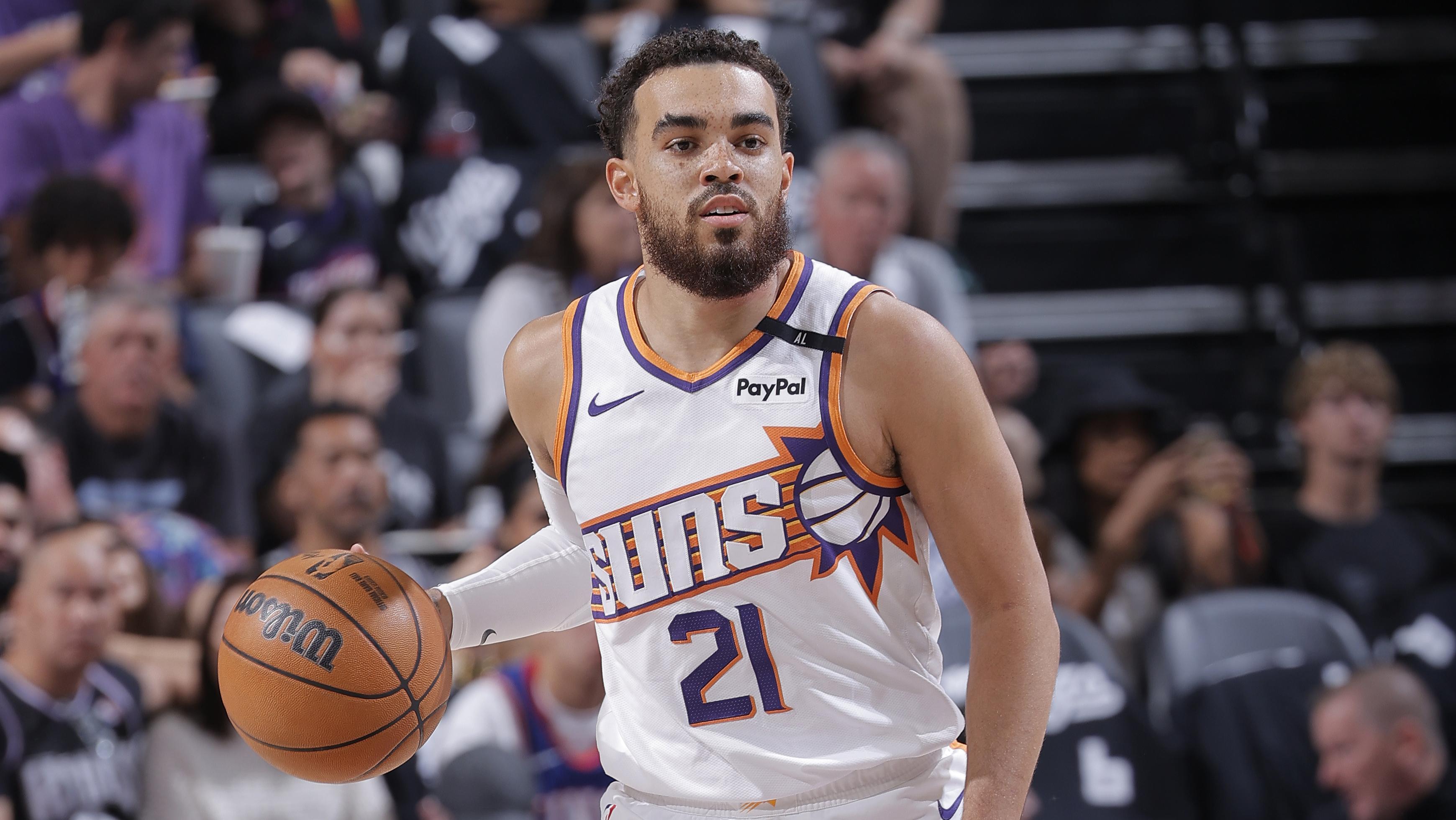 Phoenix Suns v Sacramento Kings
