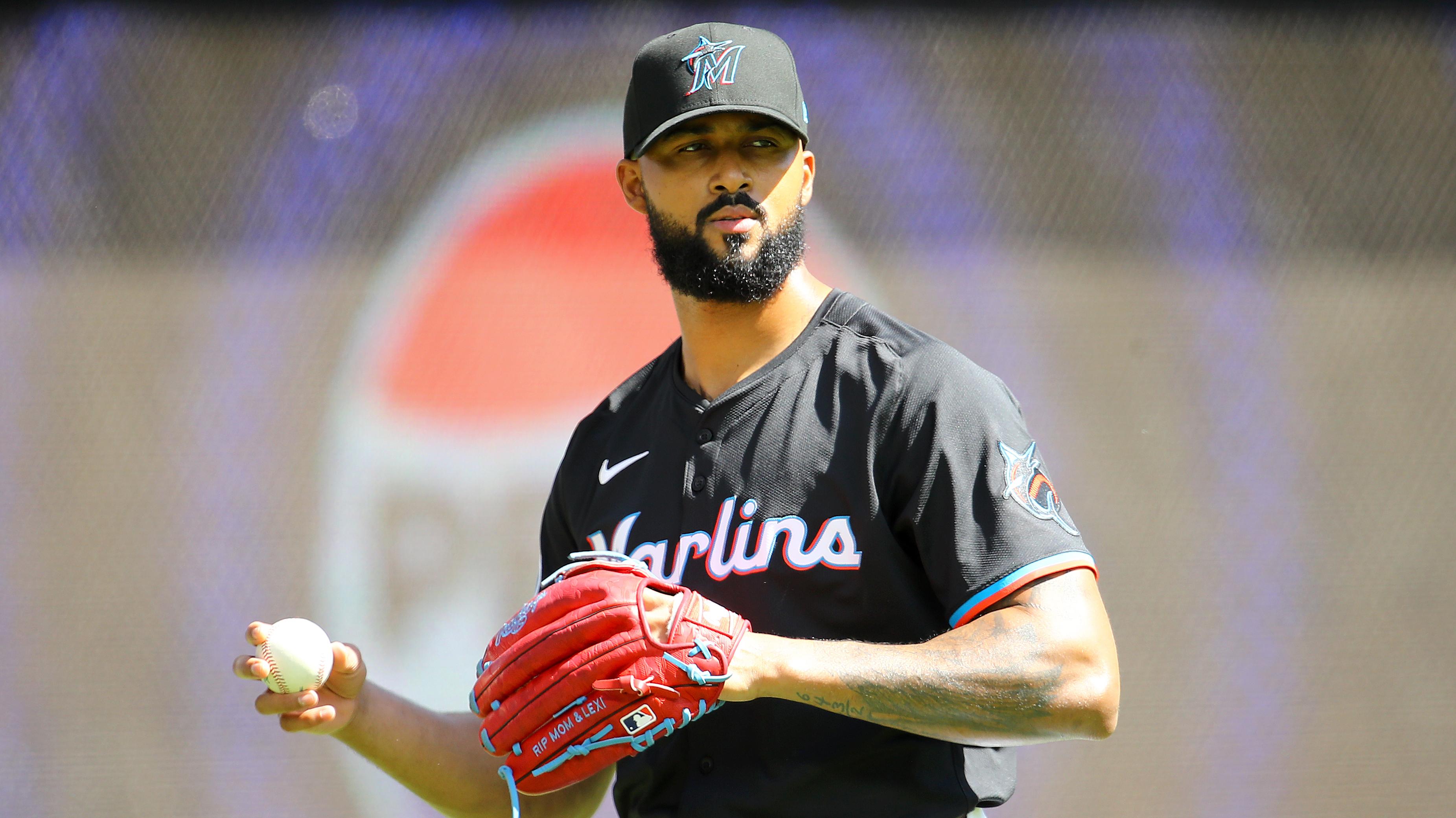 Marlins Unveil New 'Retrowave' City Connect Uniforms, '305