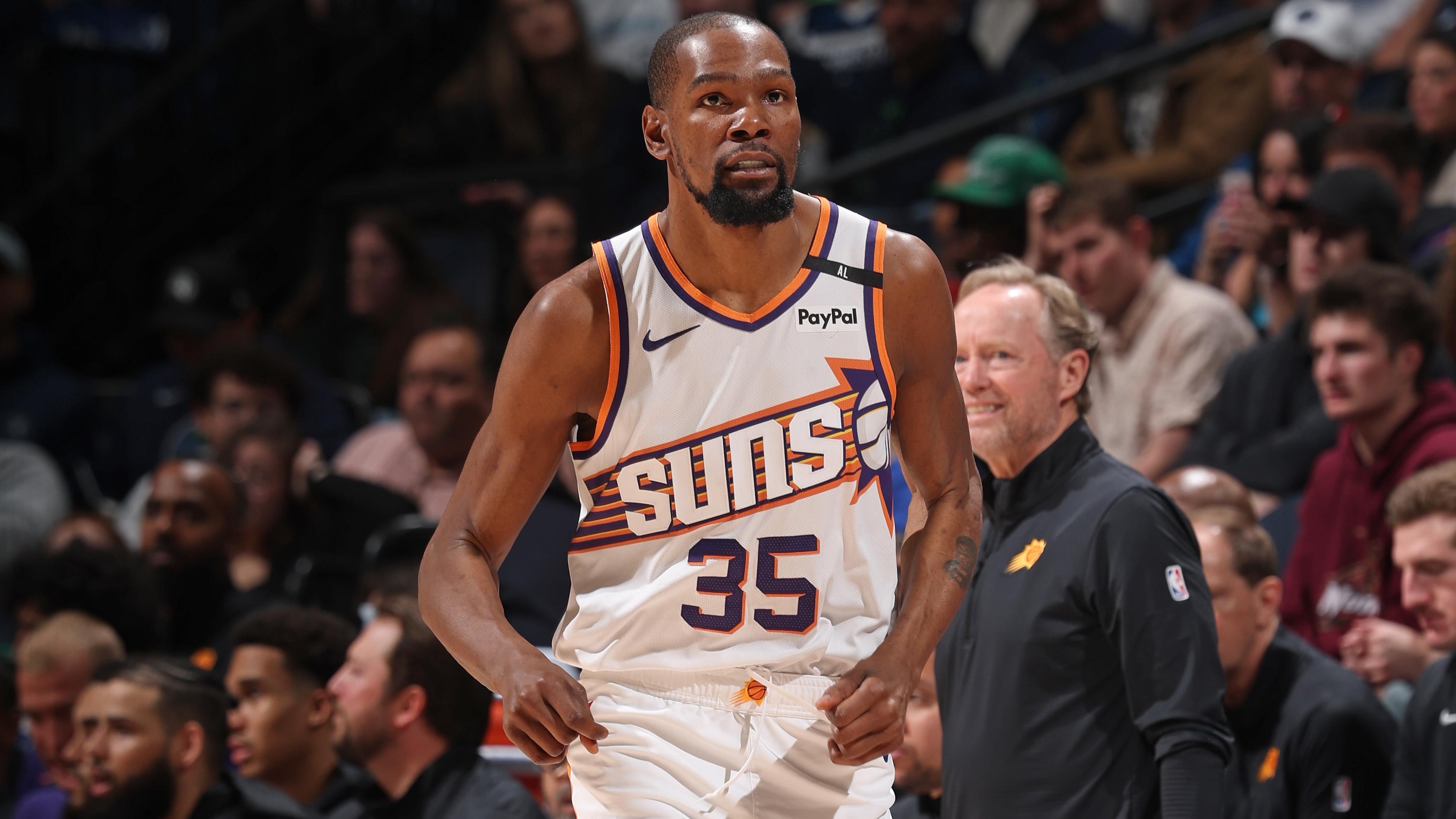 Kevin Durant Reacts to Reported Rockets Trade Live on Stage in Video