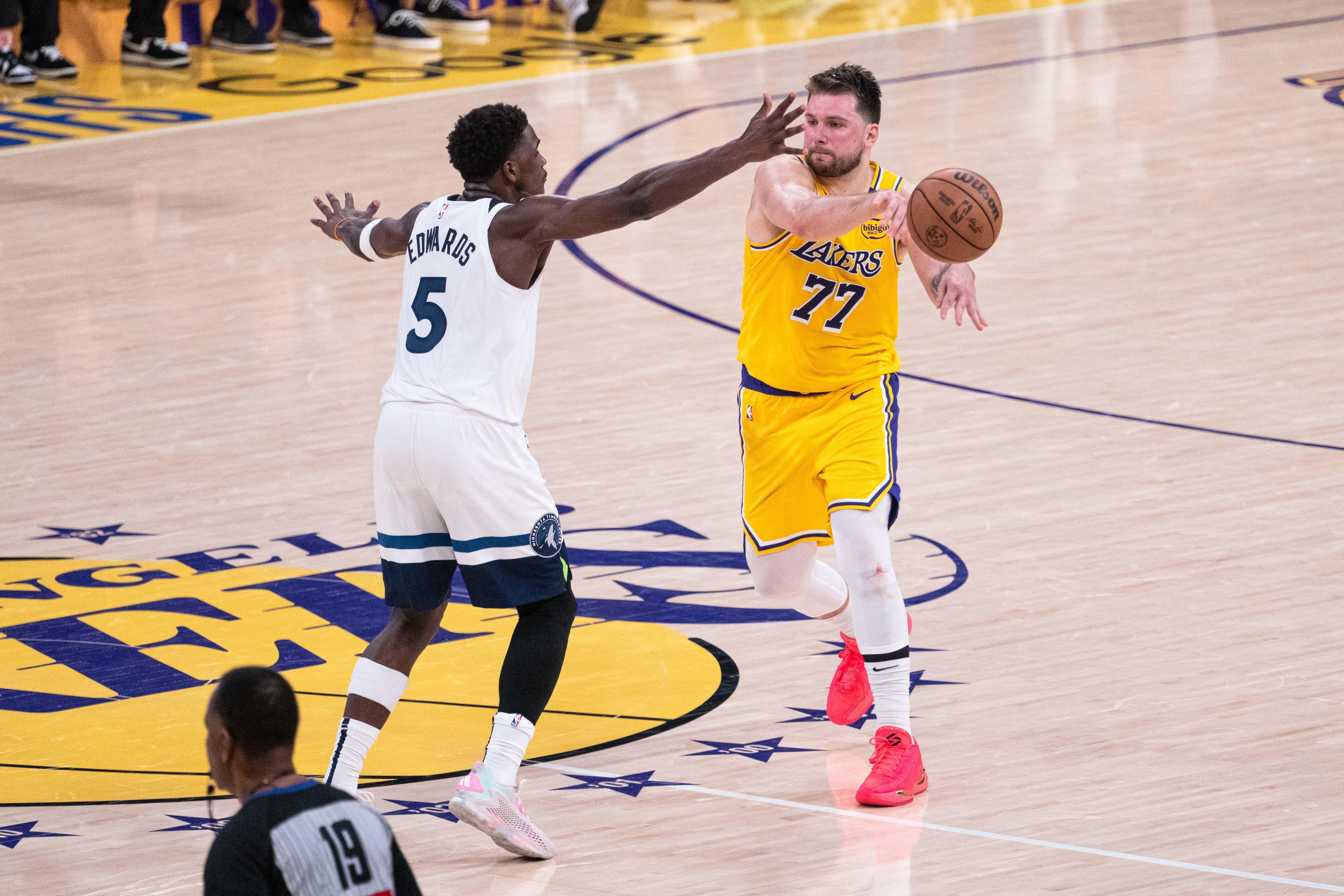 Los Angeles Lakers vs Minnesota Timberwolves - Playoff Game 2