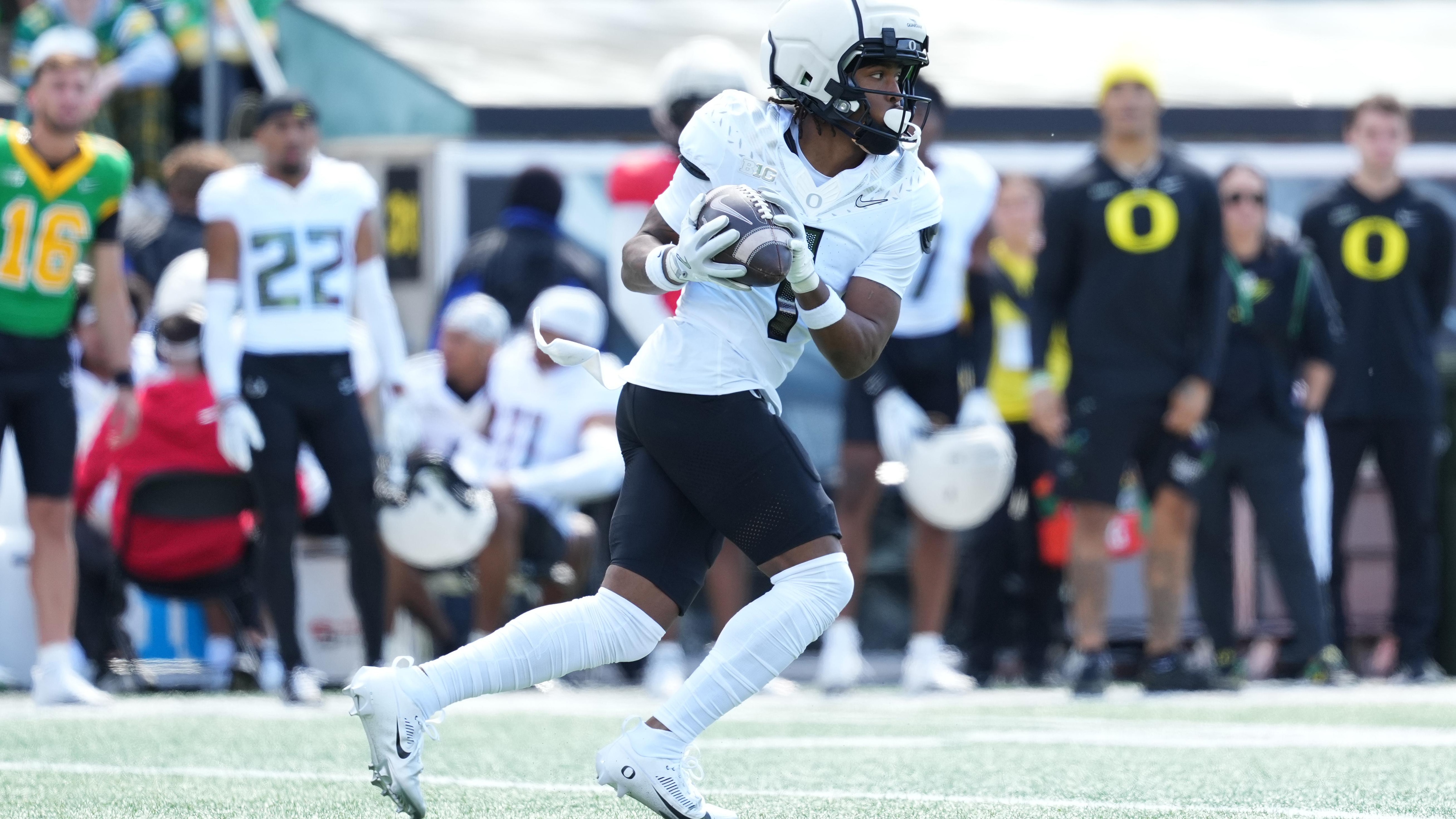 Top College Football Freshmen in Best Position for Key Roles in 2025