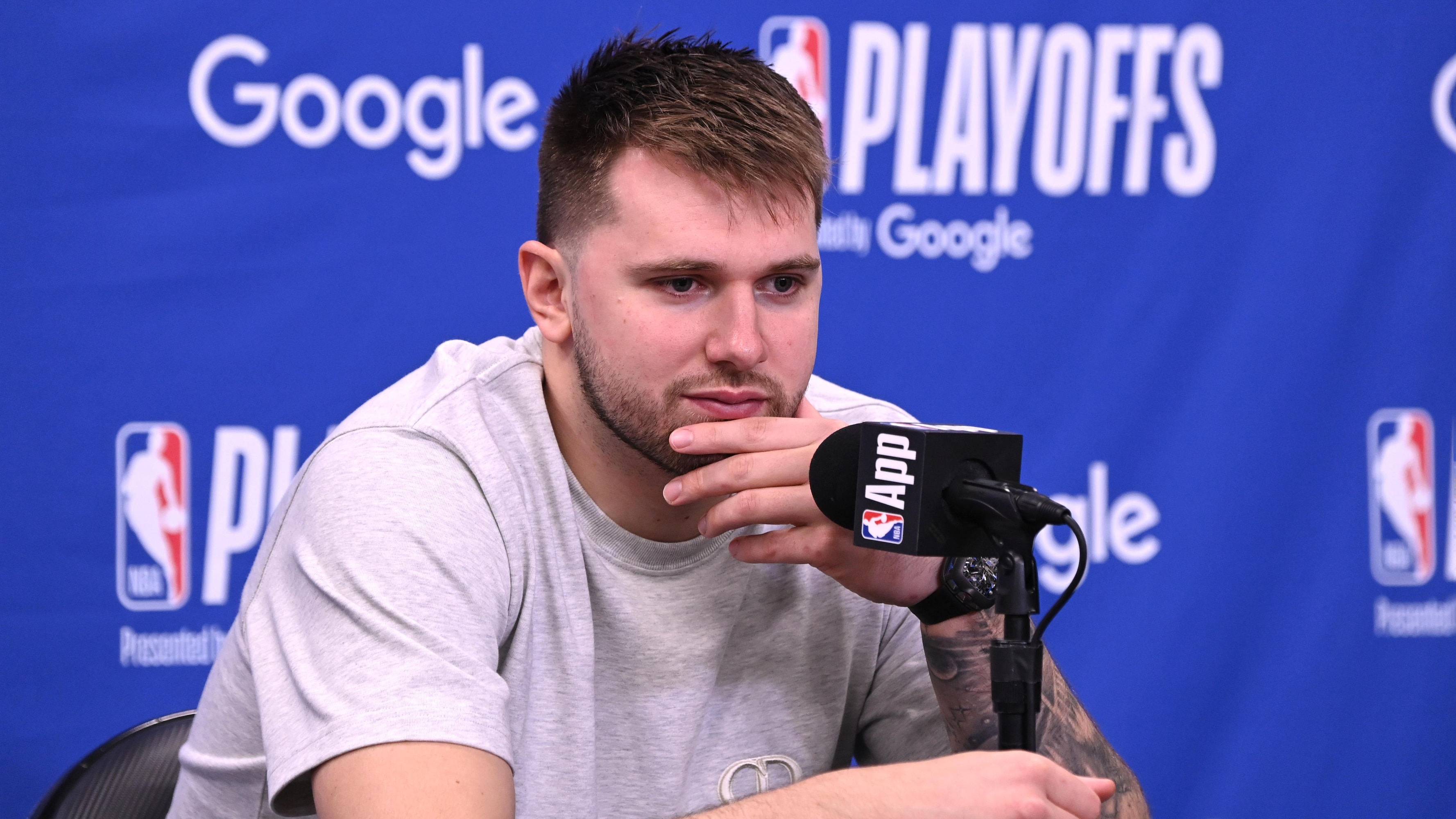 Lakers' Luka Doncic Takes Photo With Aaron Judge, No. 77 Yankees Jersey on Video
